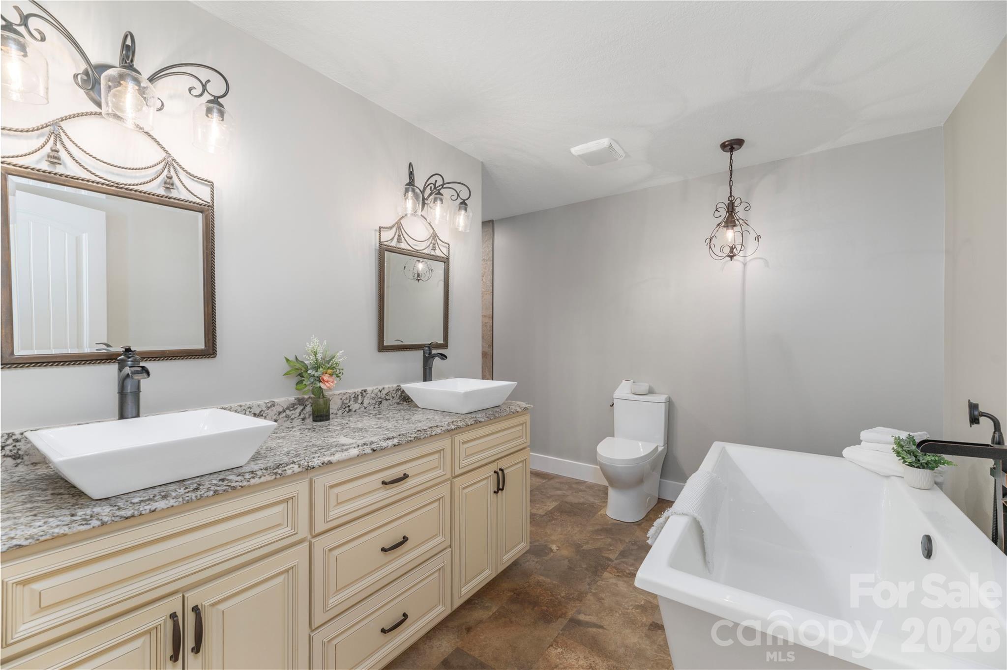 638 Newfound Street Property Photo 8