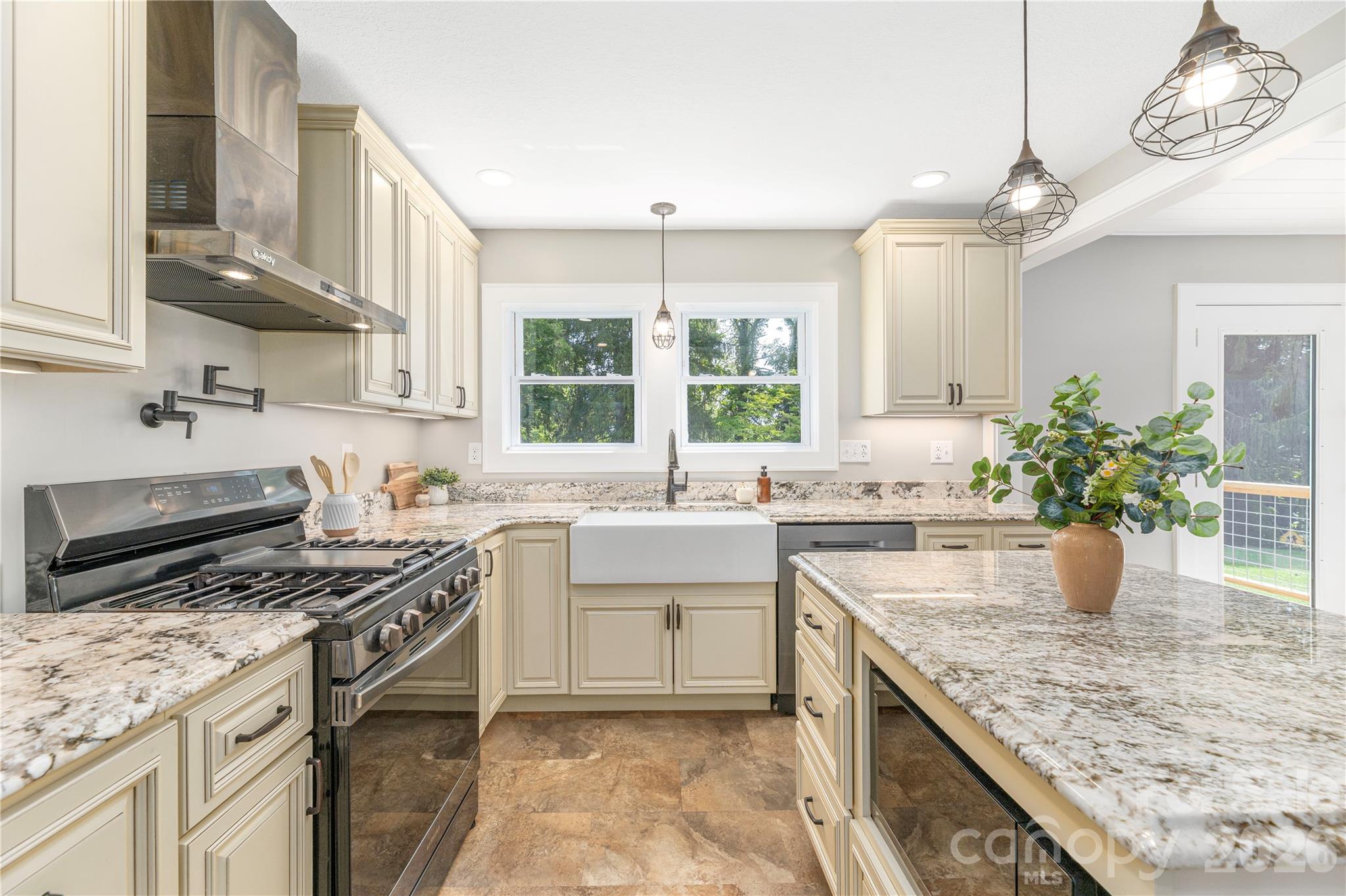 638 Newfound Street Property Photo 14
