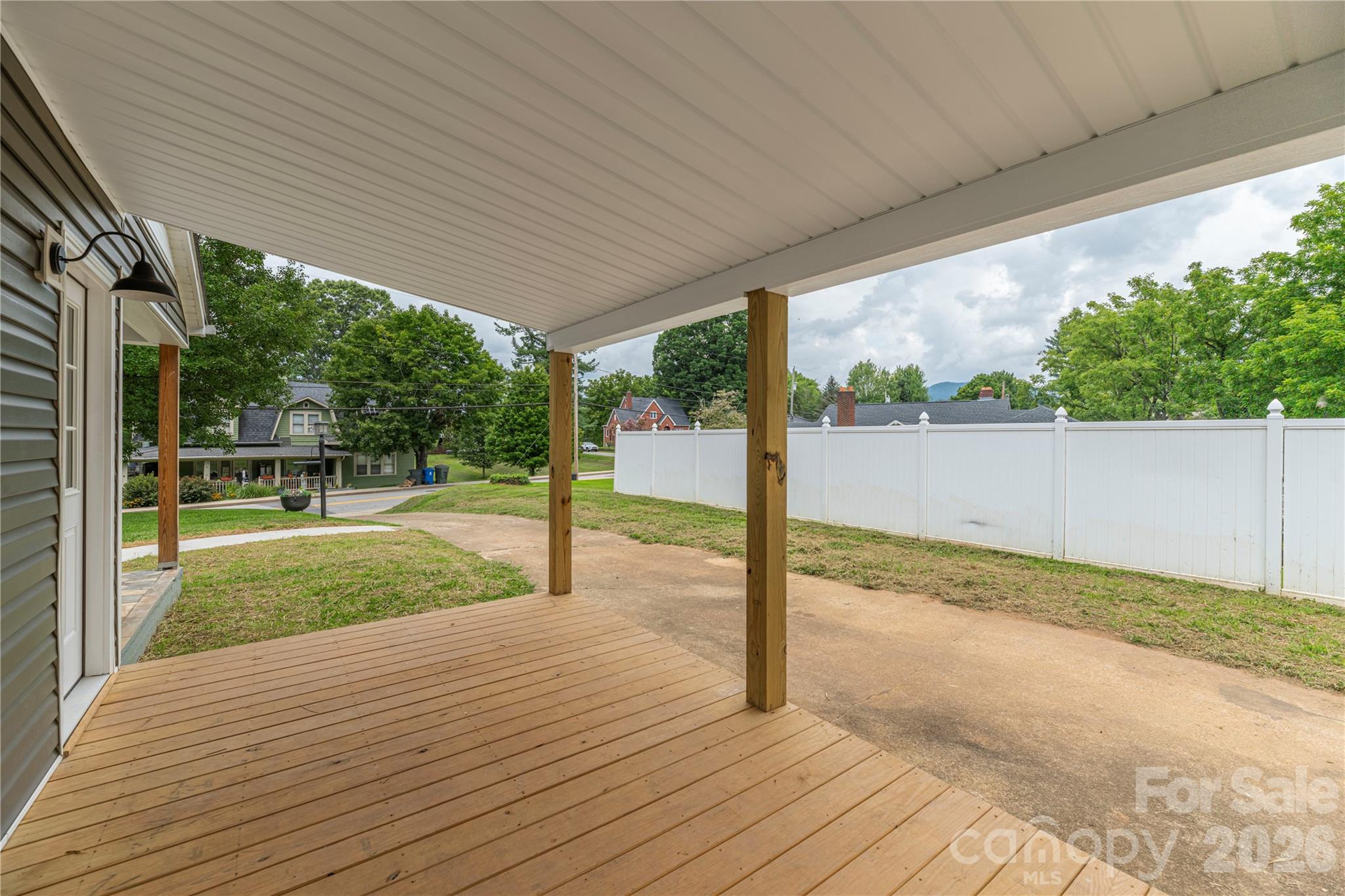 638 Newfound Street Property Photo 23
