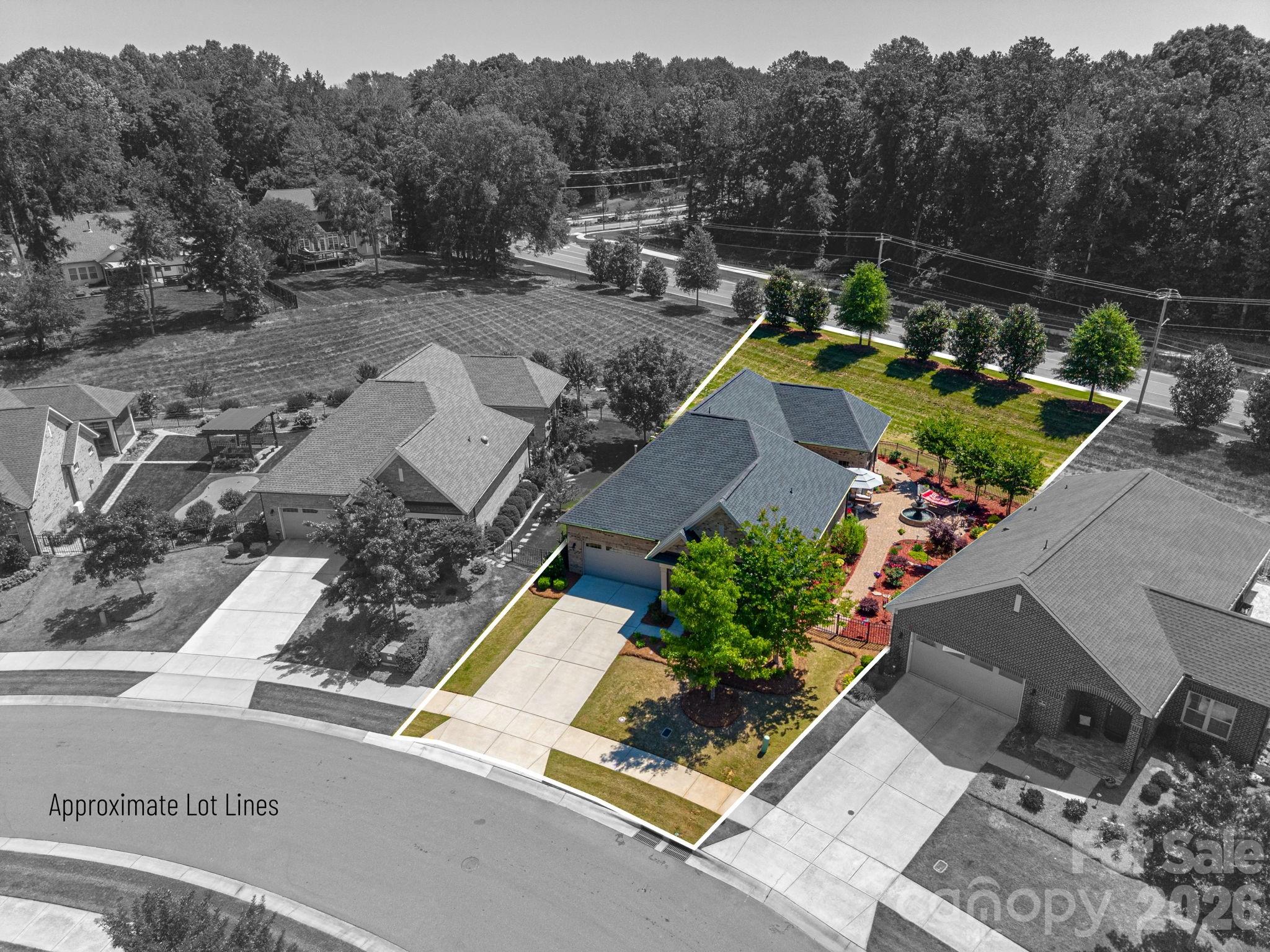 5228 Courtyard Lane Property Photo 3