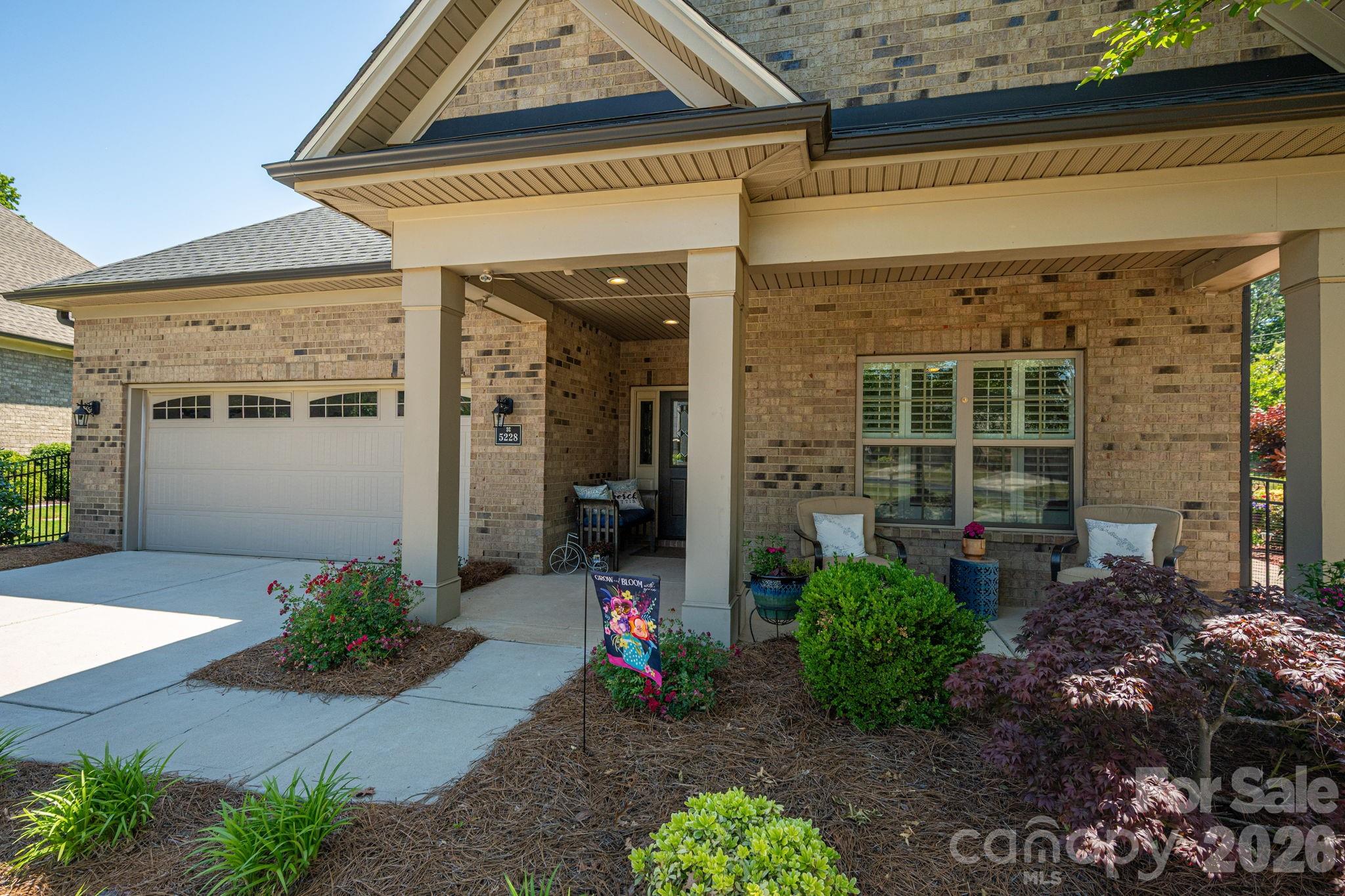 5228 Courtyard Lane Property Photo 4