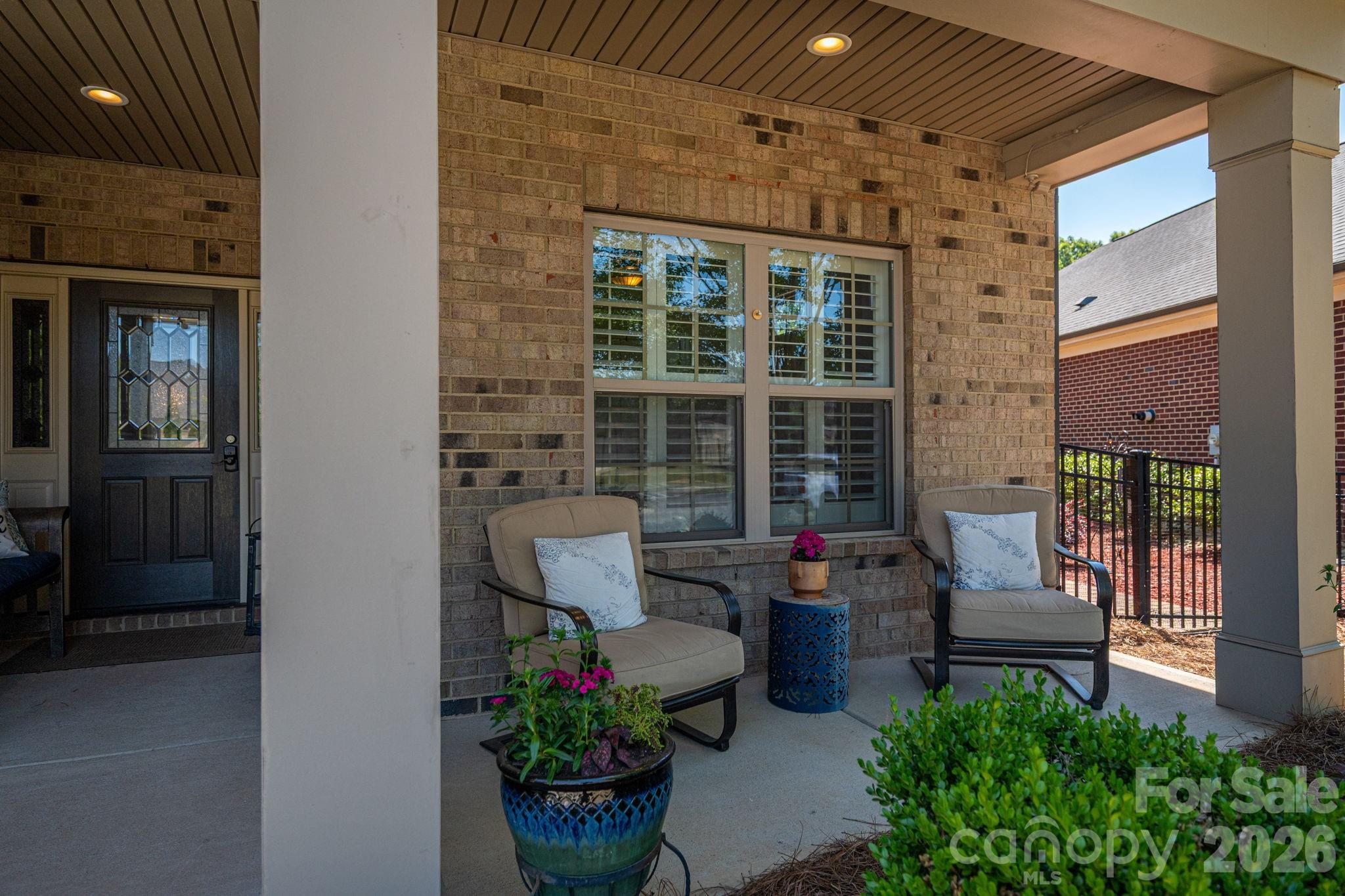 5228 Courtyard Lane Property Photo 5
