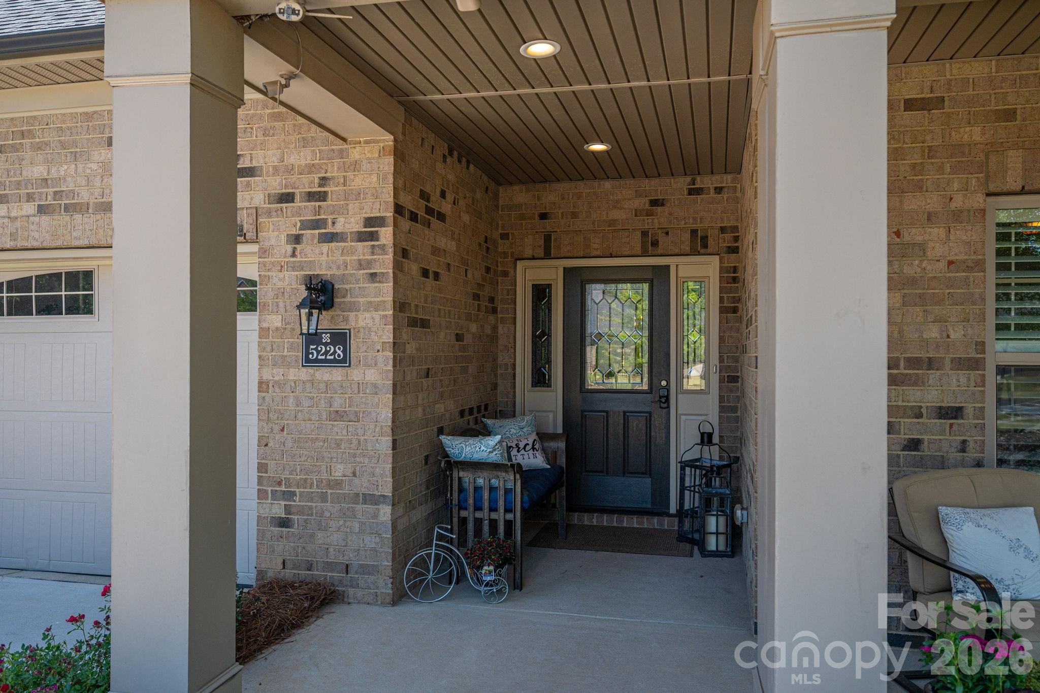 5228 Courtyard Lane Property Photo 6