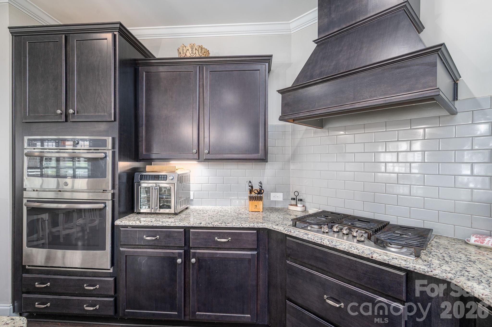 5228 Courtyard Lane Property Photo 14