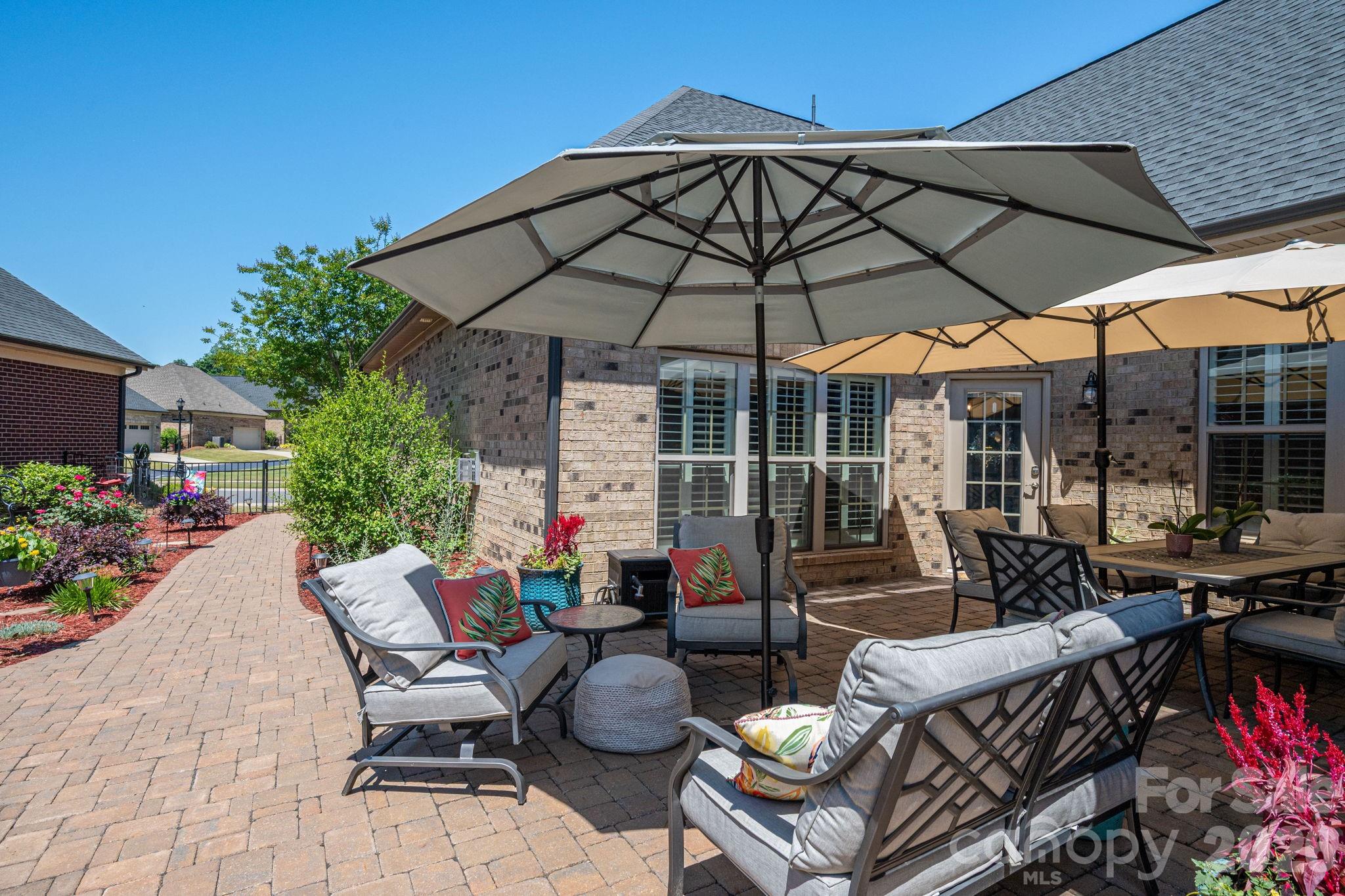5228 Courtyard Lane Property Photo 33