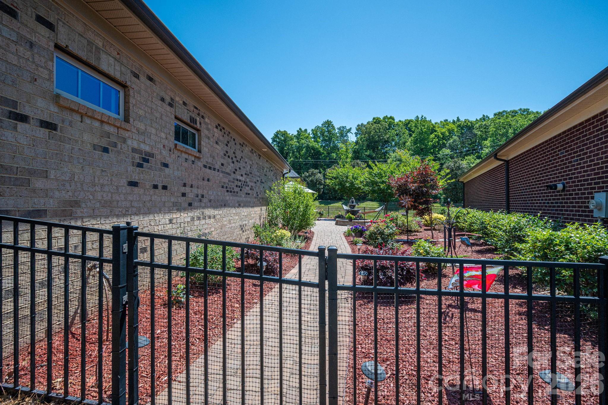 5228 Courtyard Lane Property Photo 40