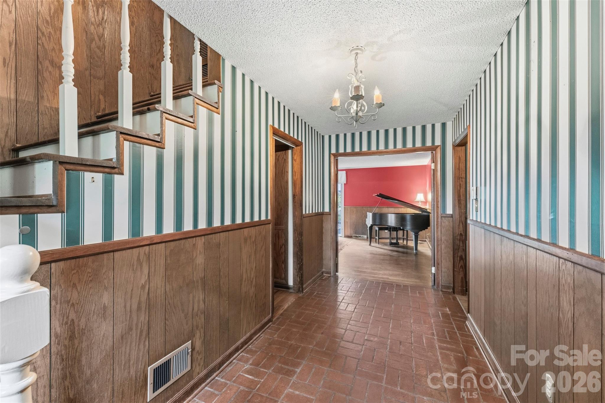 3110 Robinwood Road Property Photo 7