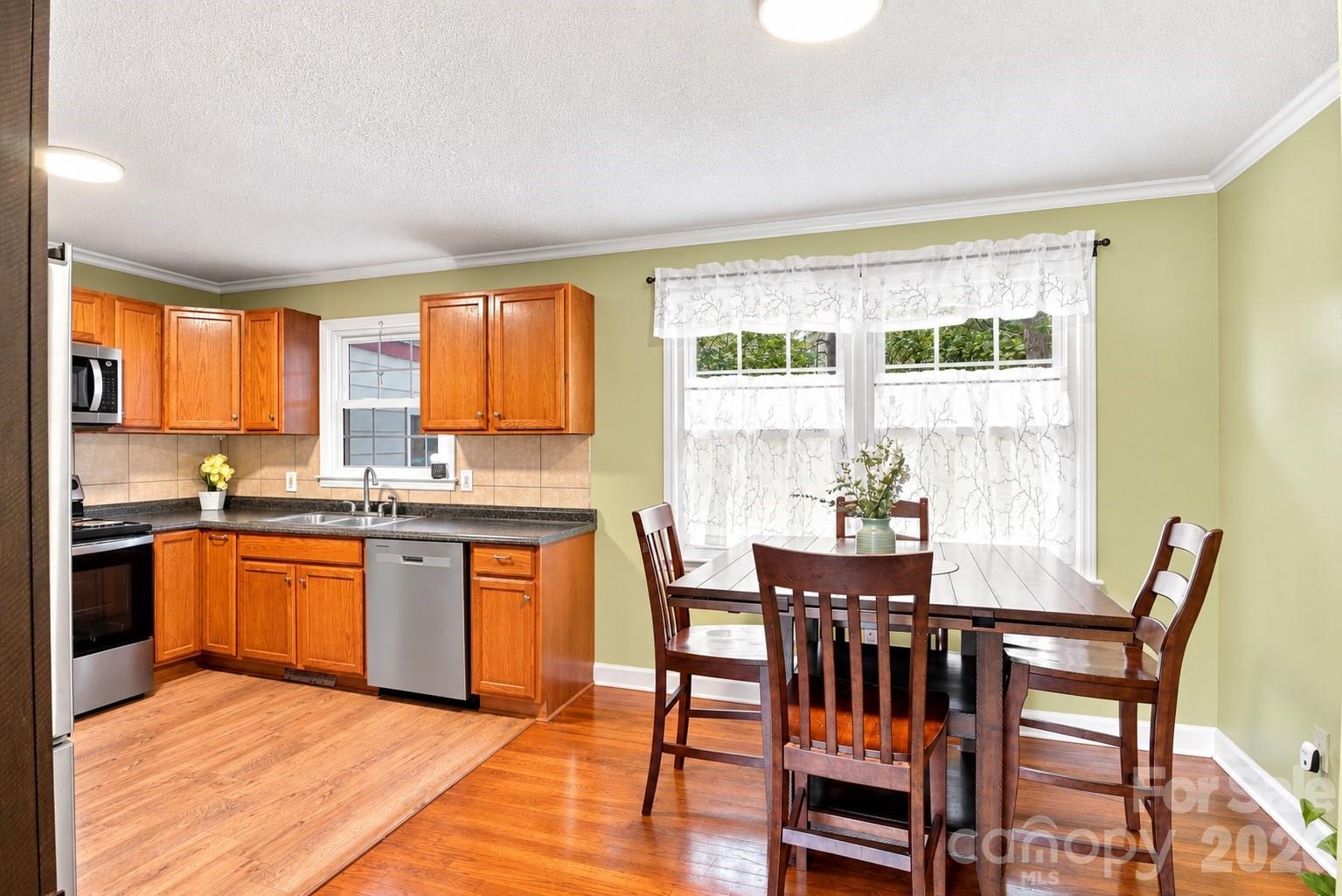 515 Lakewood Drive Property Photo 3