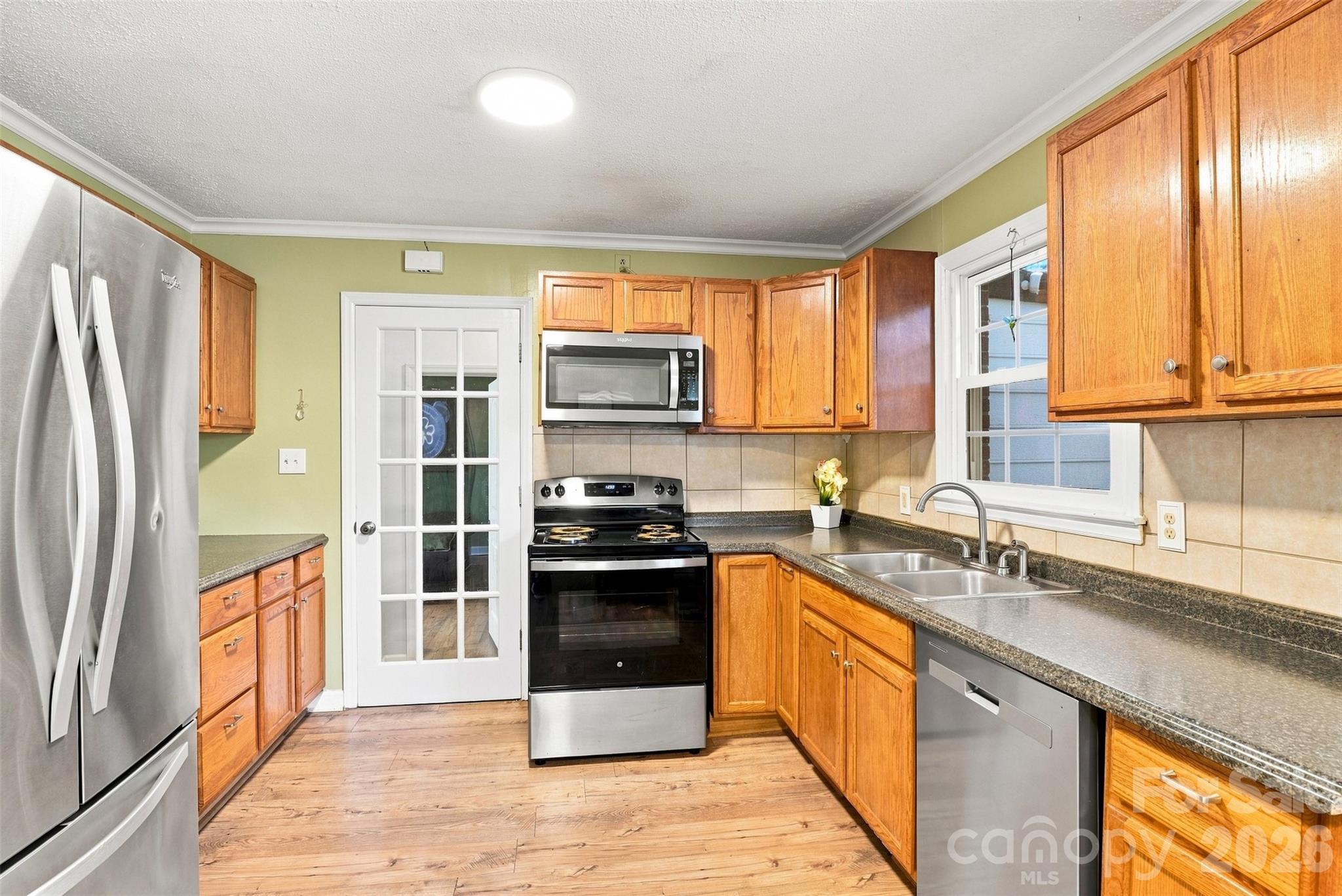 515 Lakewood Drive Property Photo 4