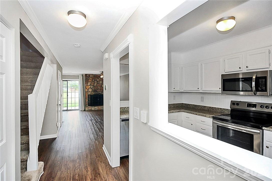 8203 Golf Ridge Drive Property Photo 4