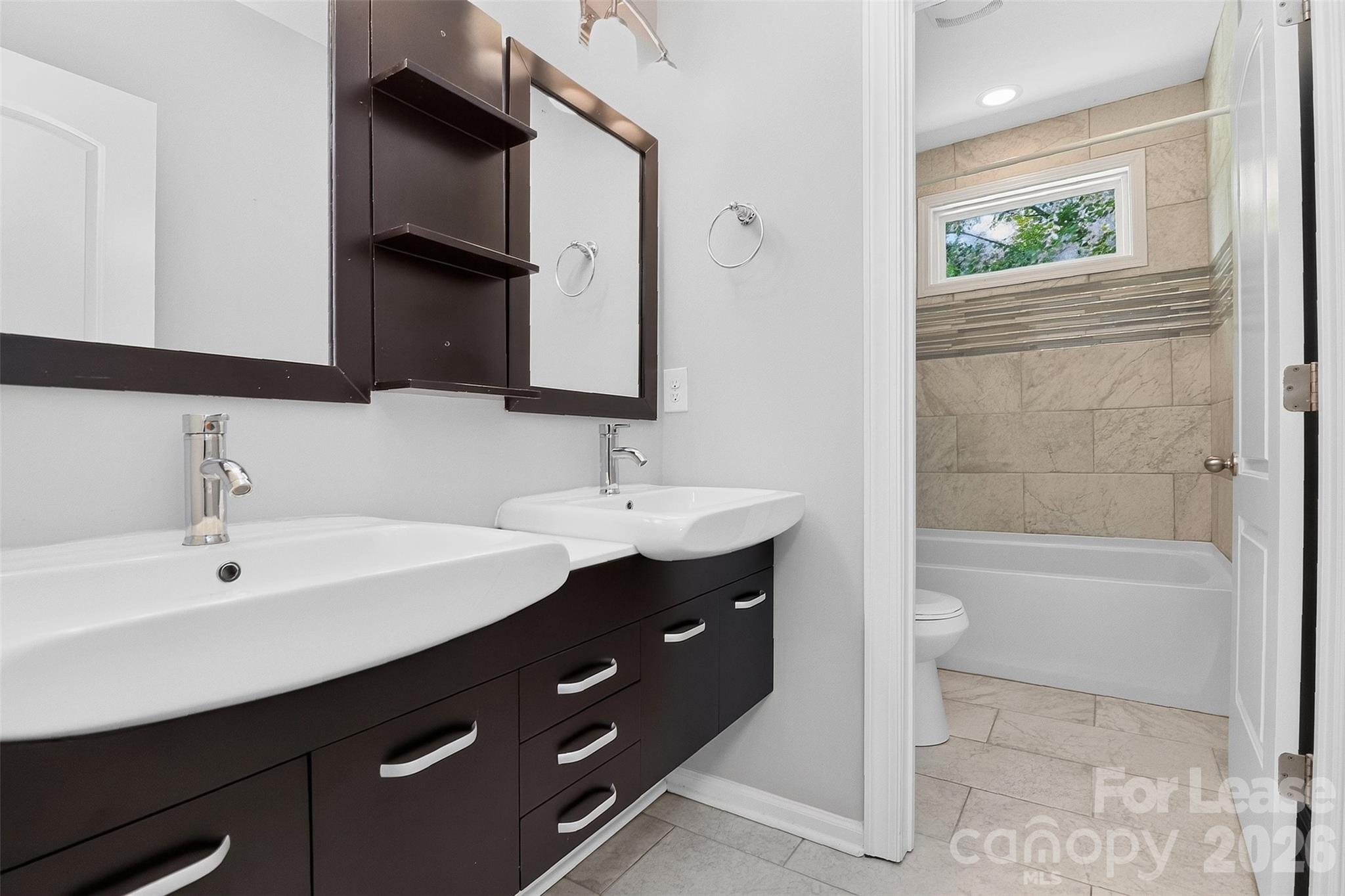 1736 Parsons Street Property Photo 8