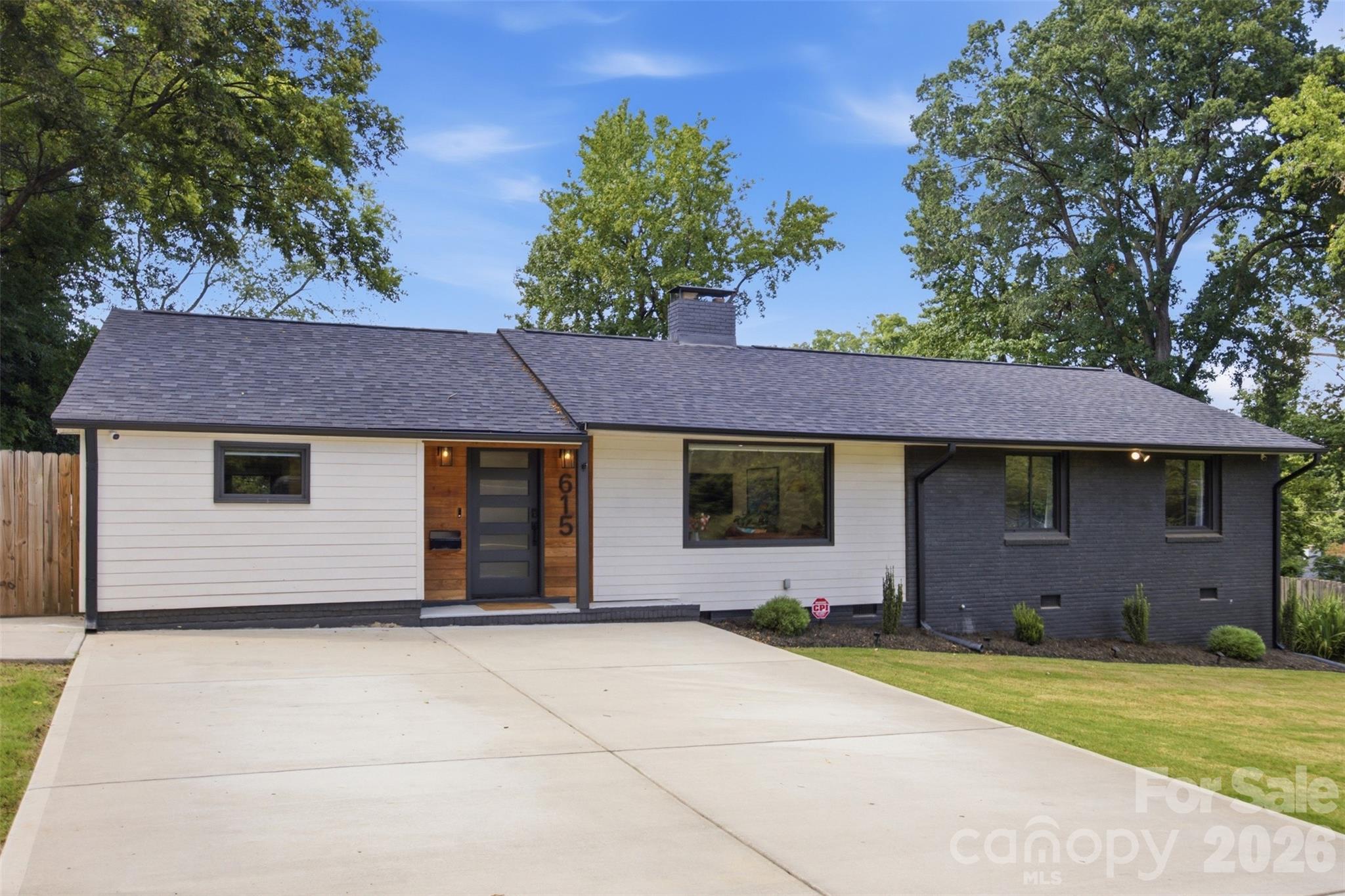 615 Manhasset Road Property Photo 2