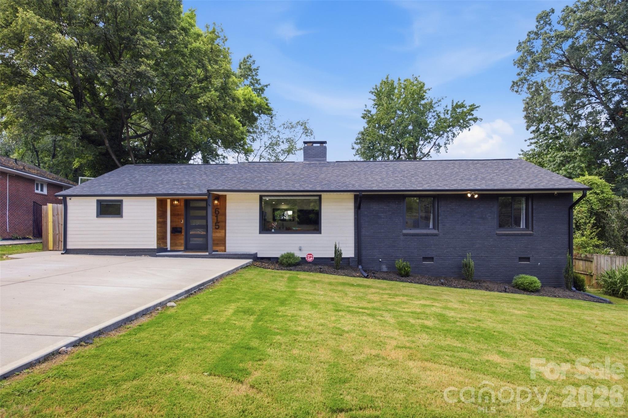 615 Manhasset Road Property Photo 3