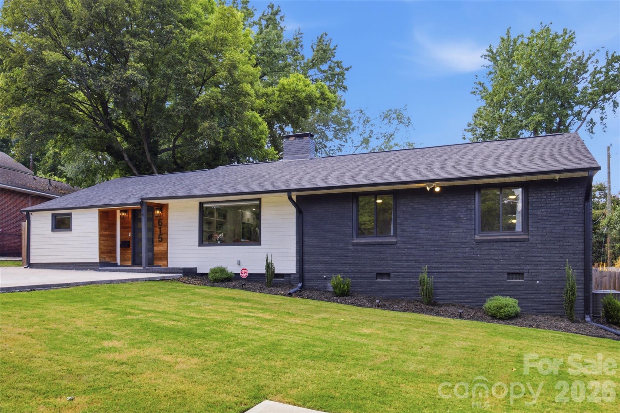 615 Manhasset Road Property Photo 4