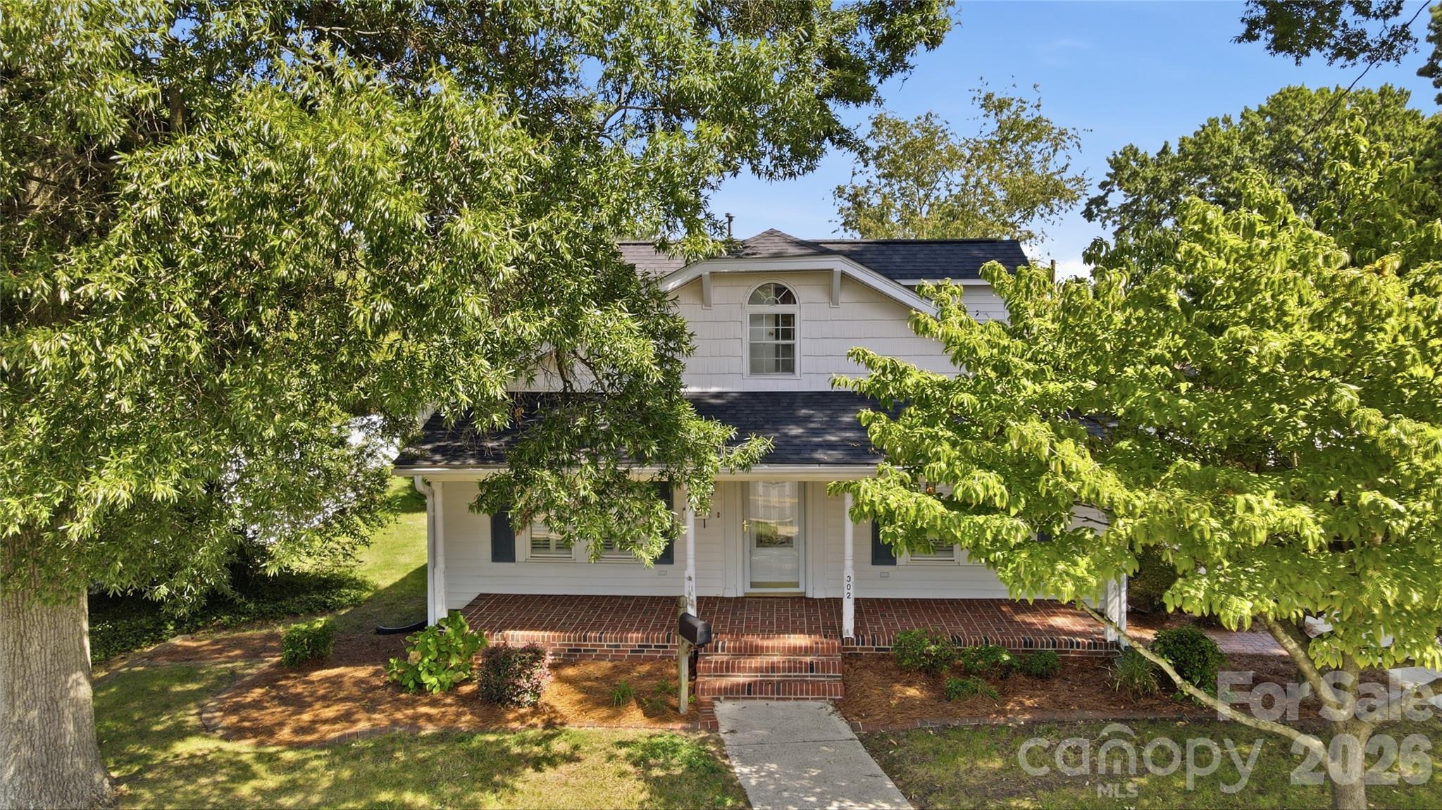 302 N Ridge Avenue Property Photo 2