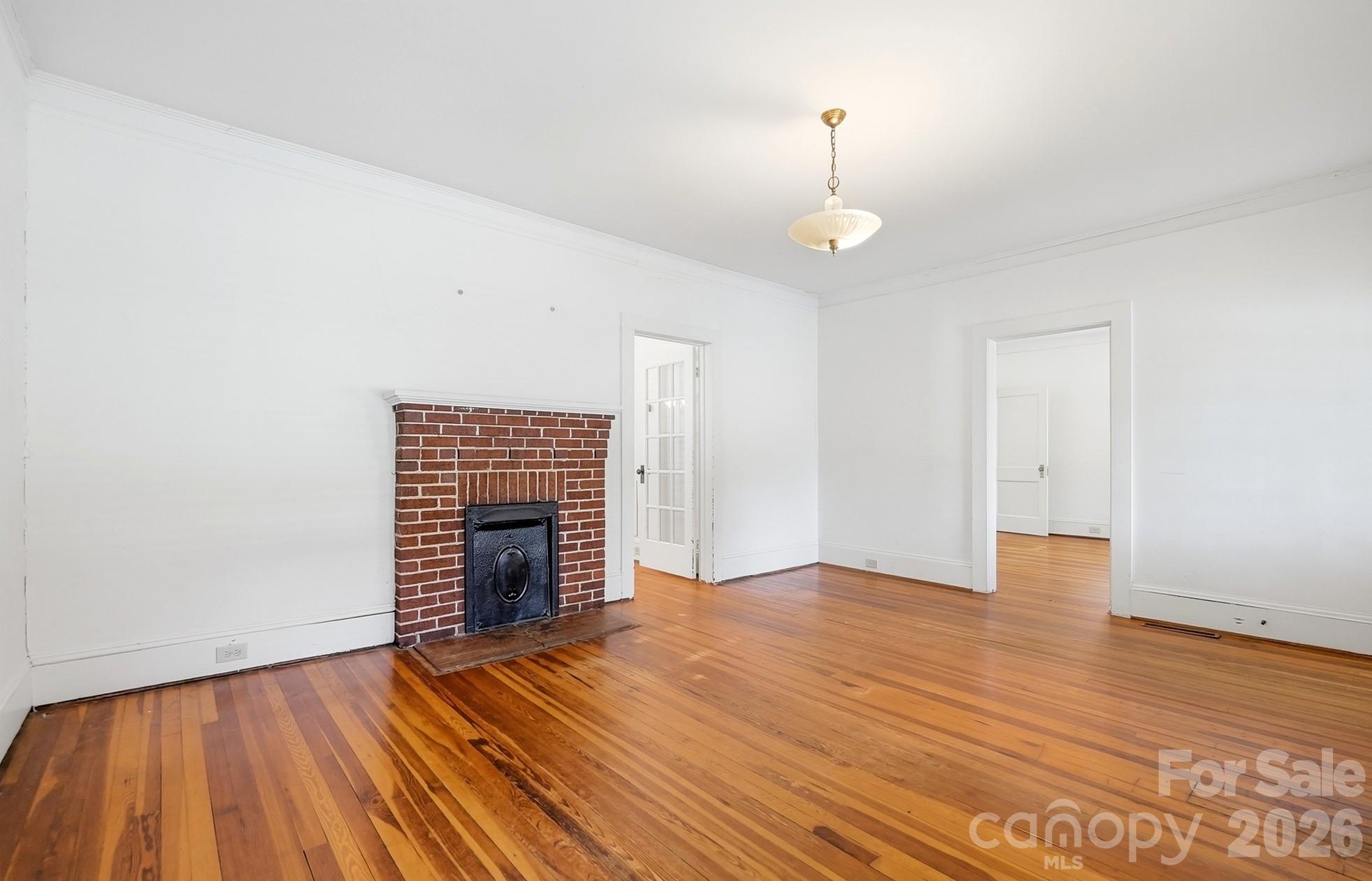 302 N Ridge Avenue Property Photo 8