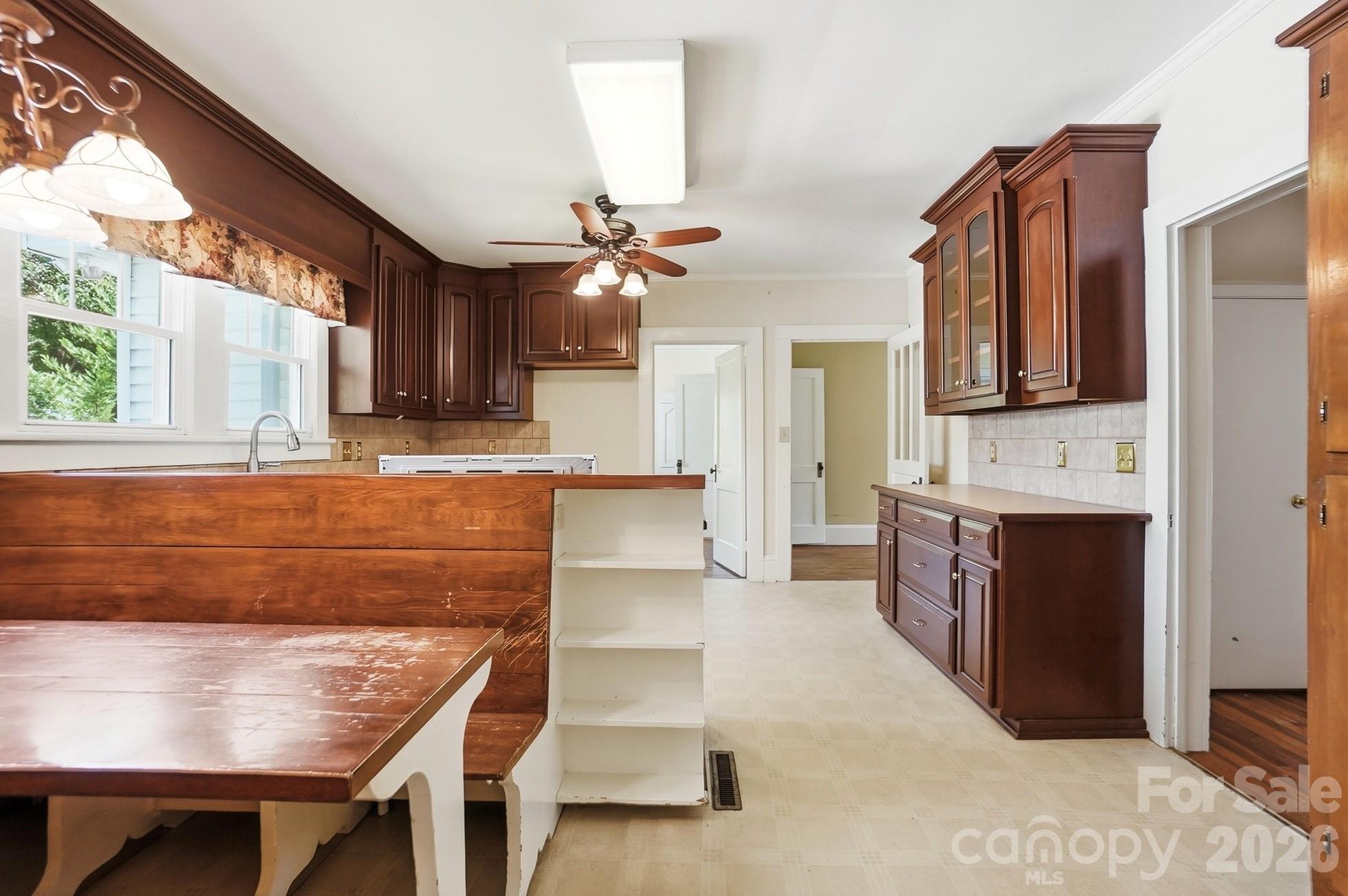 302 N Ridge Avenue Property Photo 13