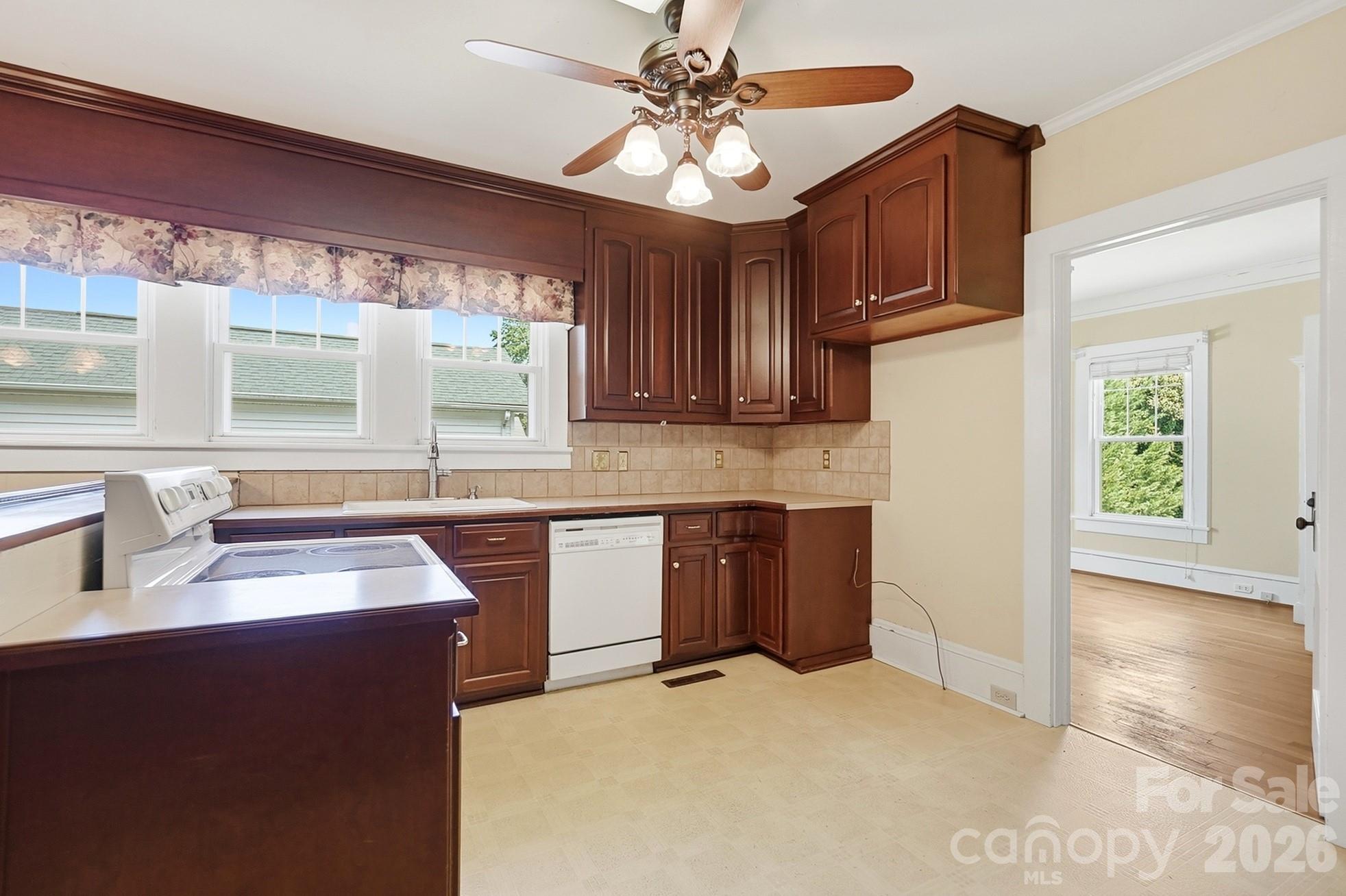302 N Ridge Avenue Property Photo 15