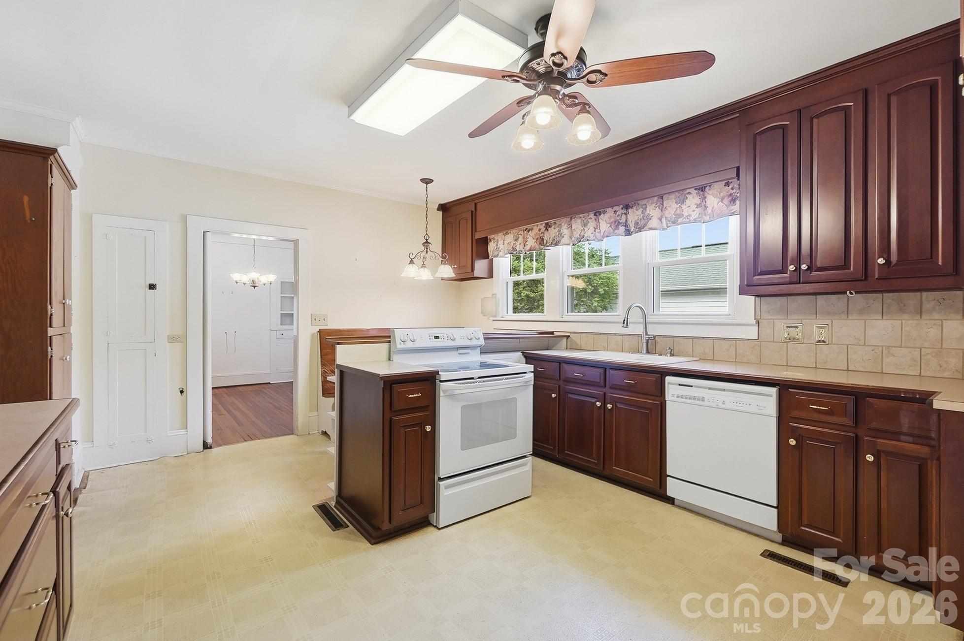 302 N Ridge Avenue Property Photo 16