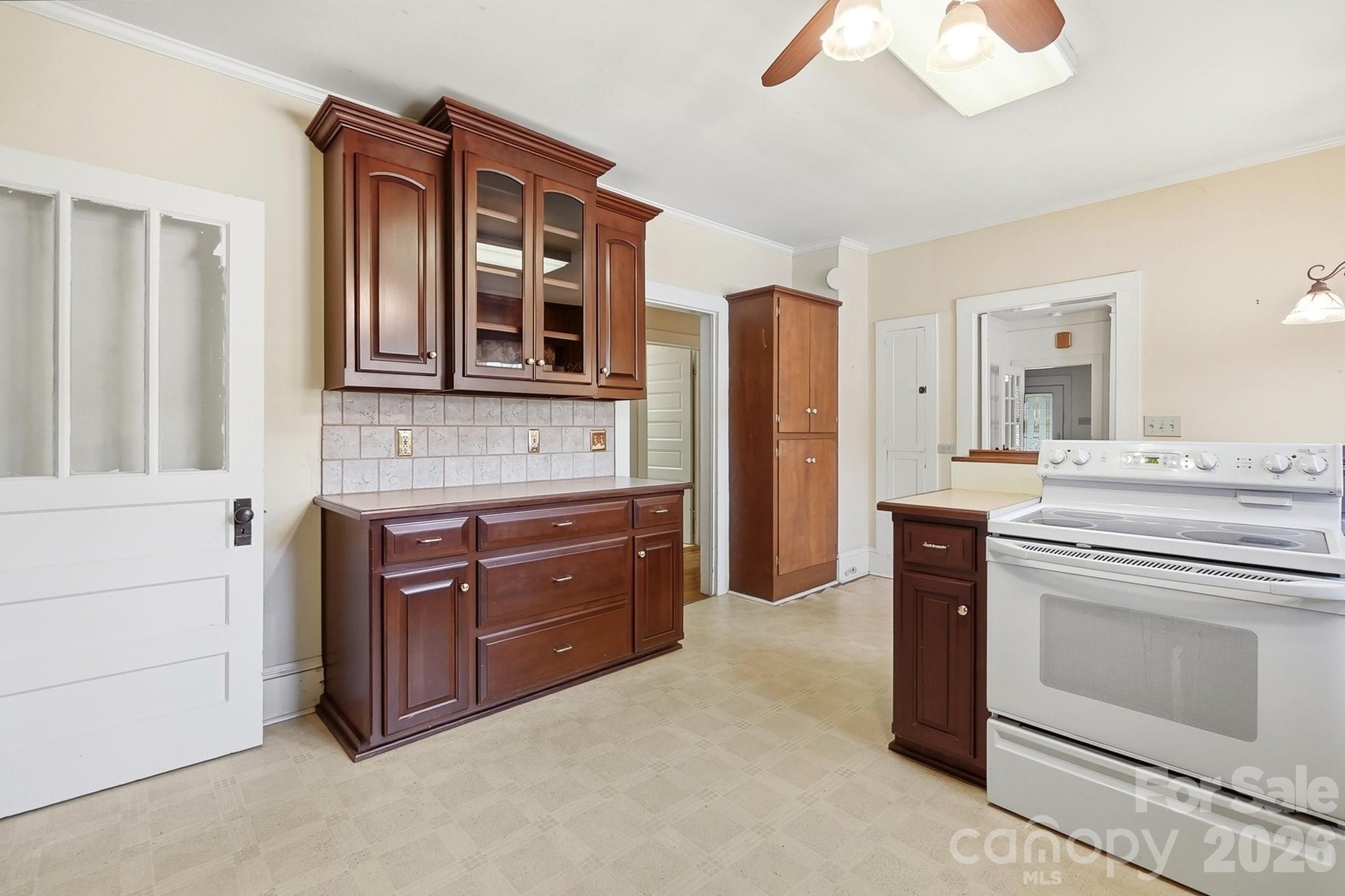 302 N Ridge Avenue Property Photo 17
