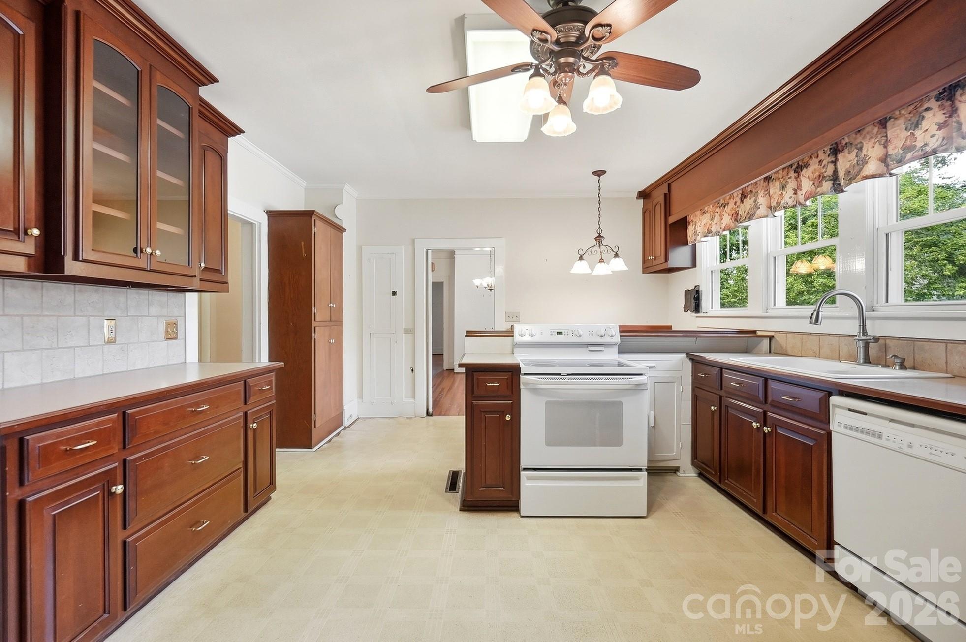 302 N Ridge Avenue Property Photo 18