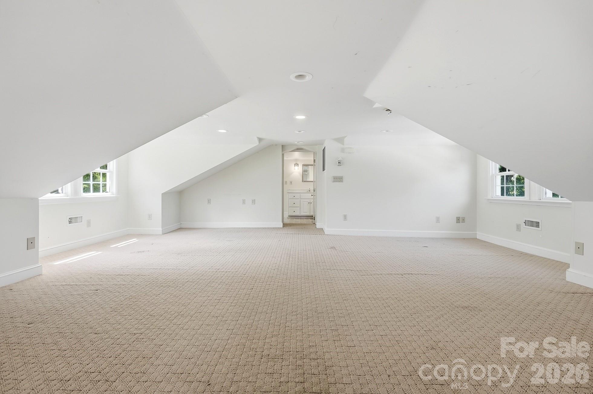 302 N Ridge Avenue Property Photo 35