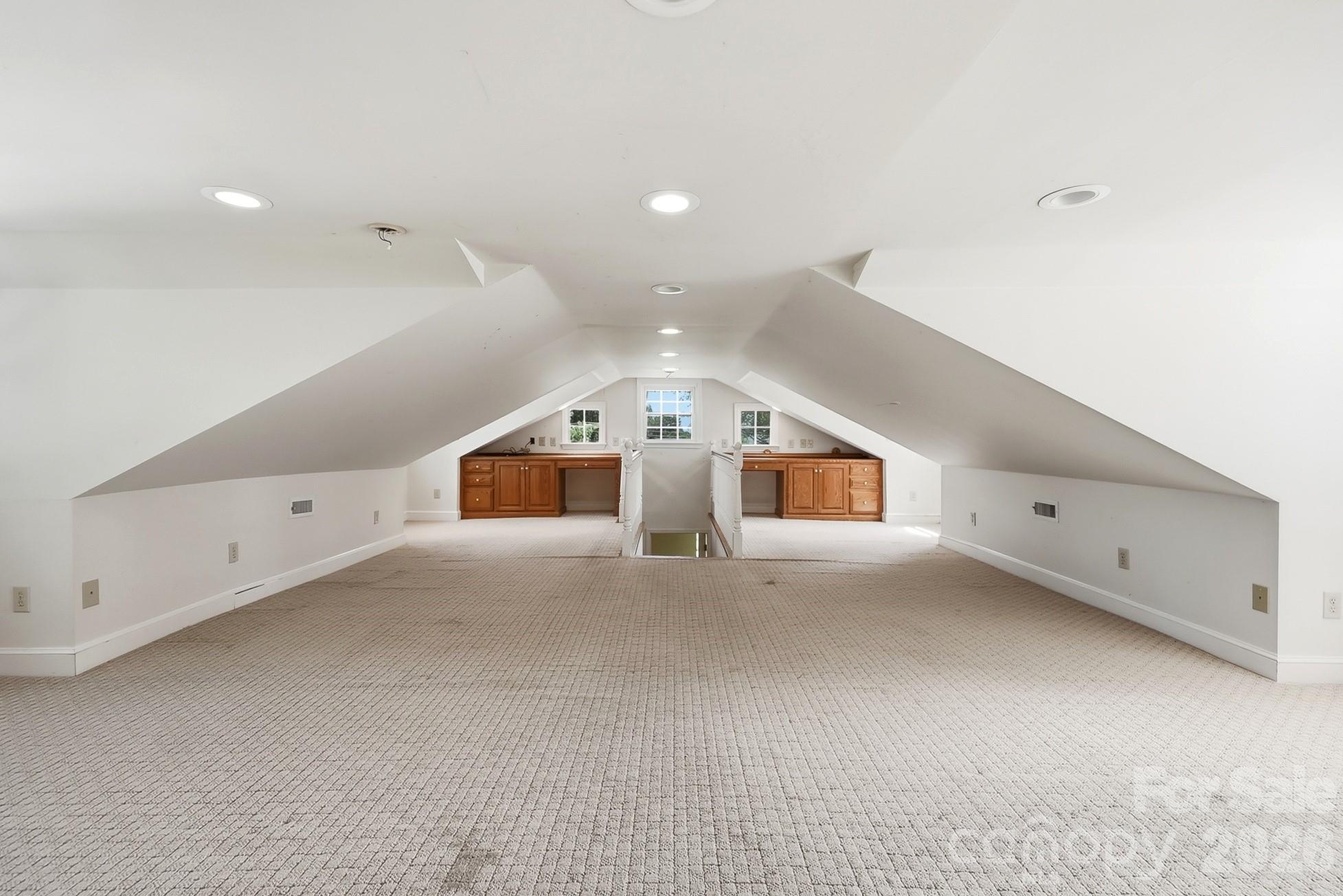 302 N Ridge Avenue Property Photo 36