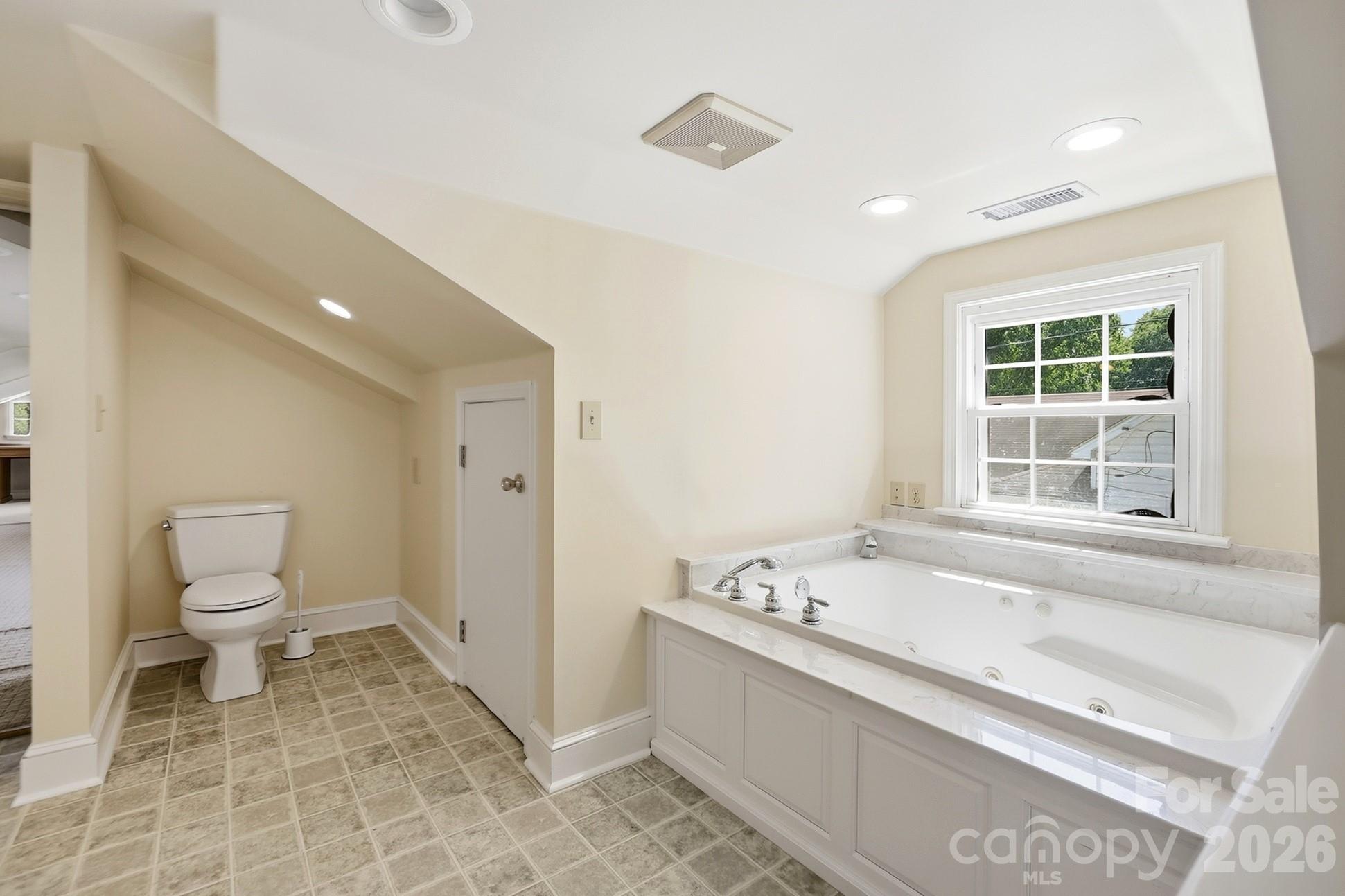302 N Ridge Avenue Property Photo 39