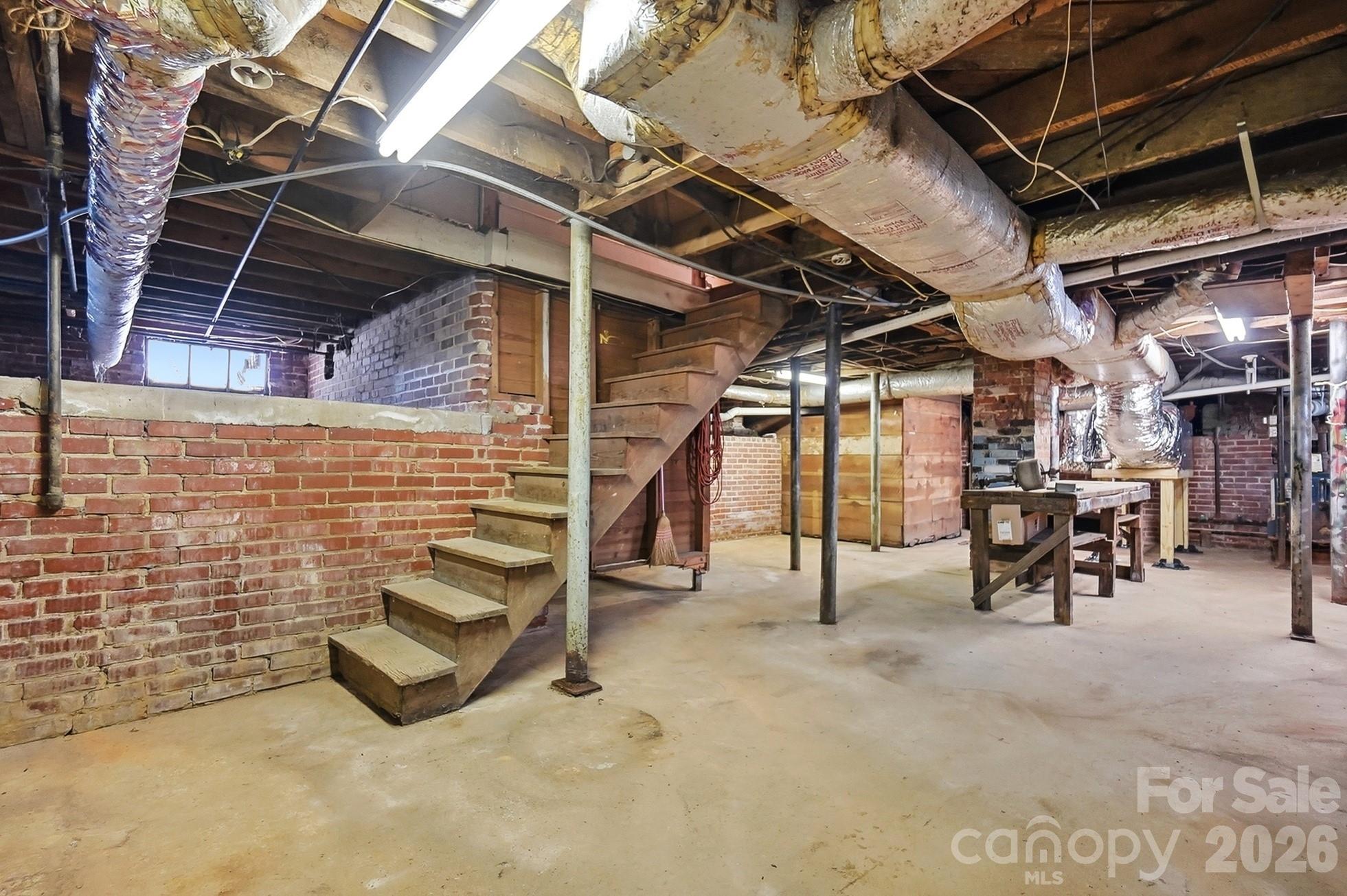 302 N Ridge Avenue Property Photo 40