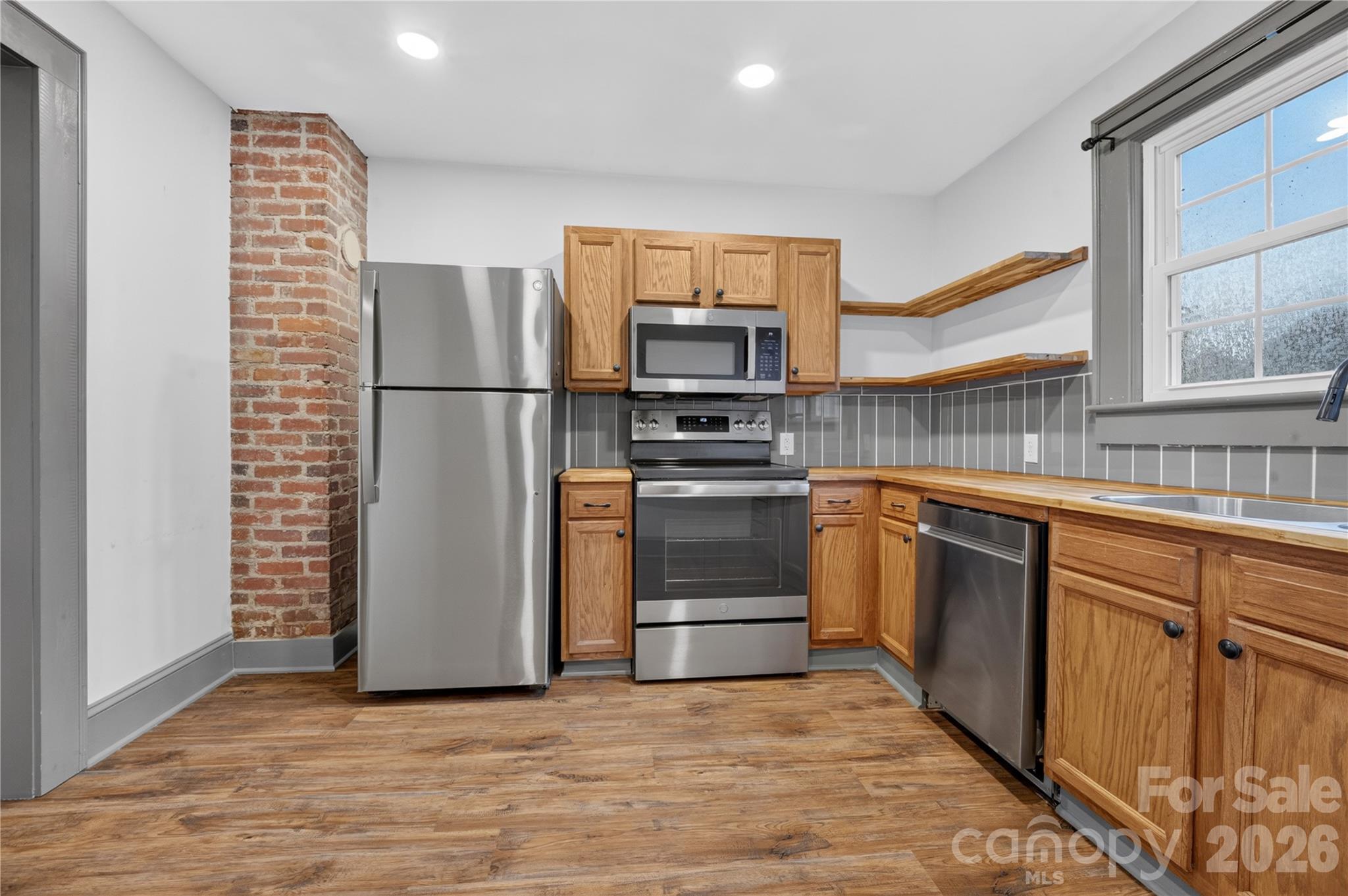 2318 32nd Street Property Photo 2