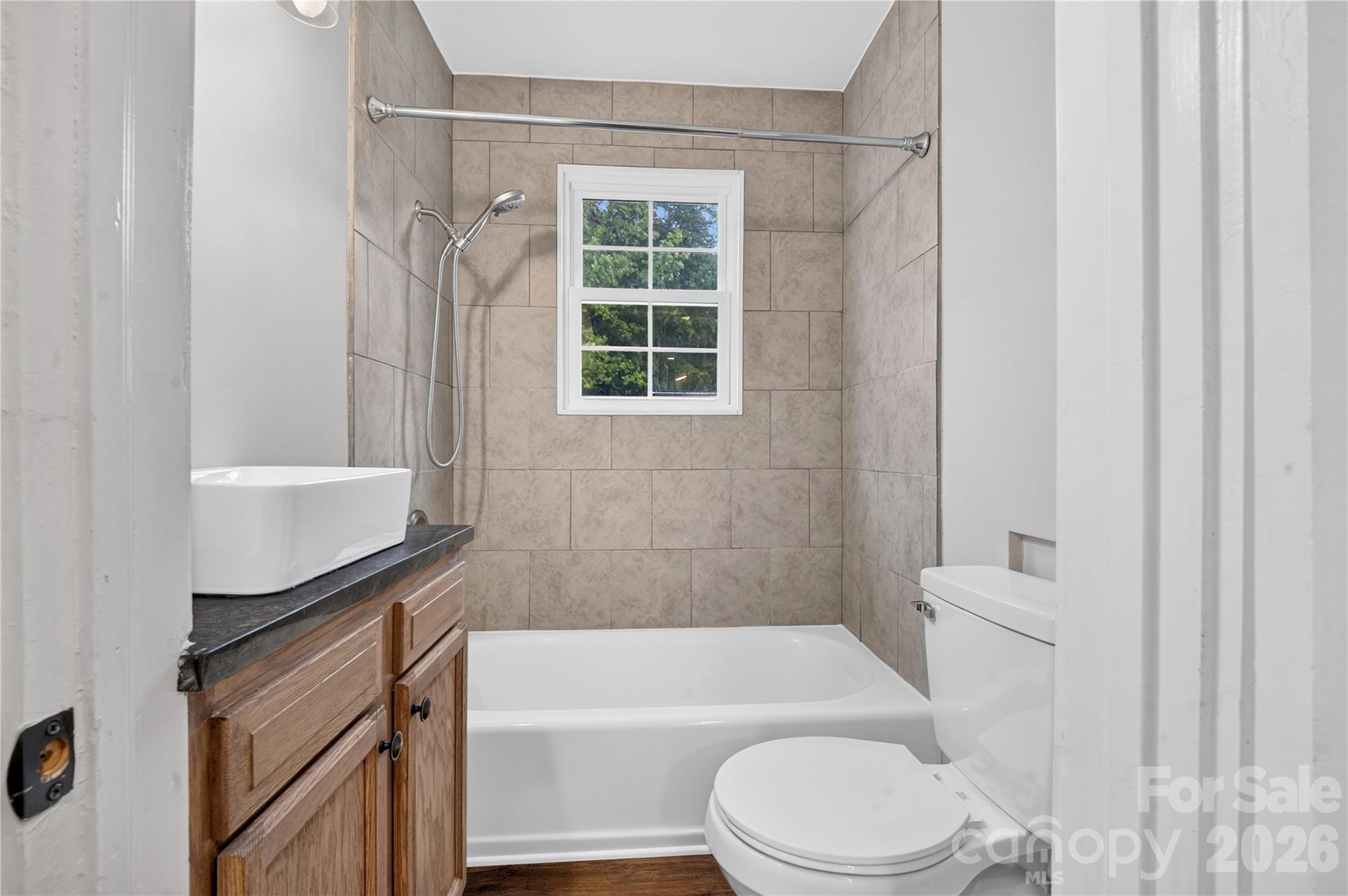 2318 32nd Street Property Photo 5