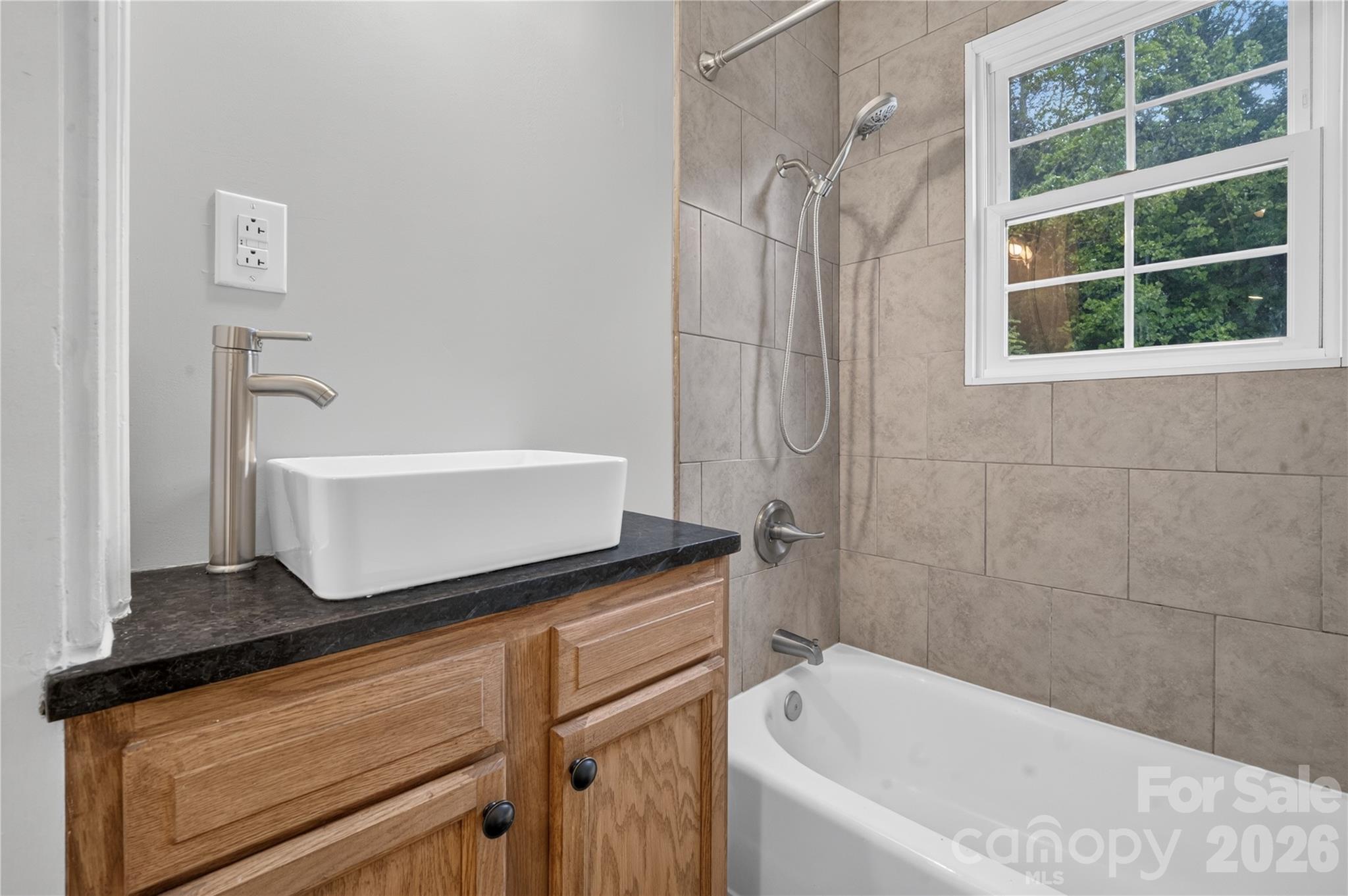 2318 32nd Street Property Photo 6
