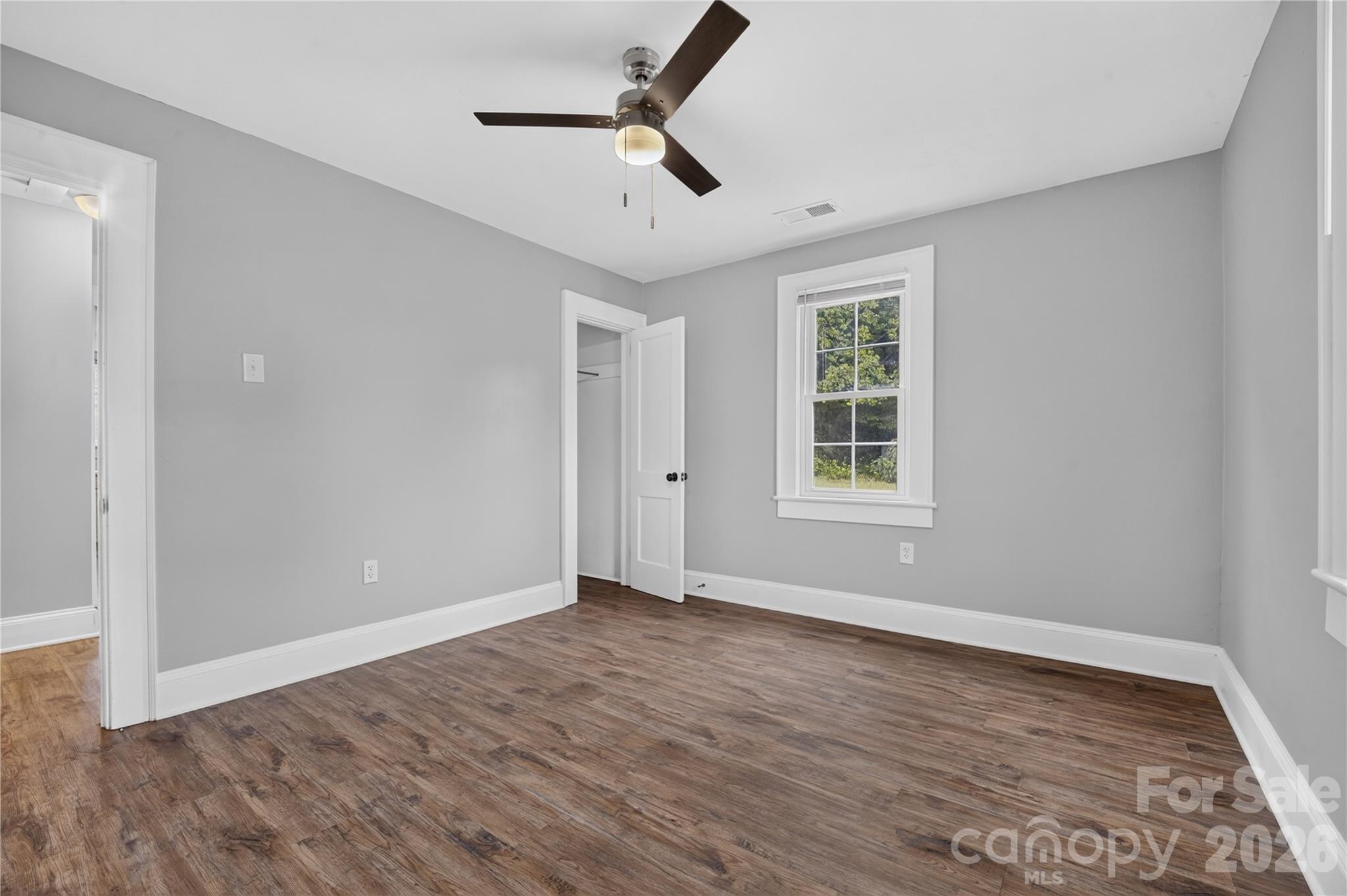 2318 32nd Street Property Photo 9