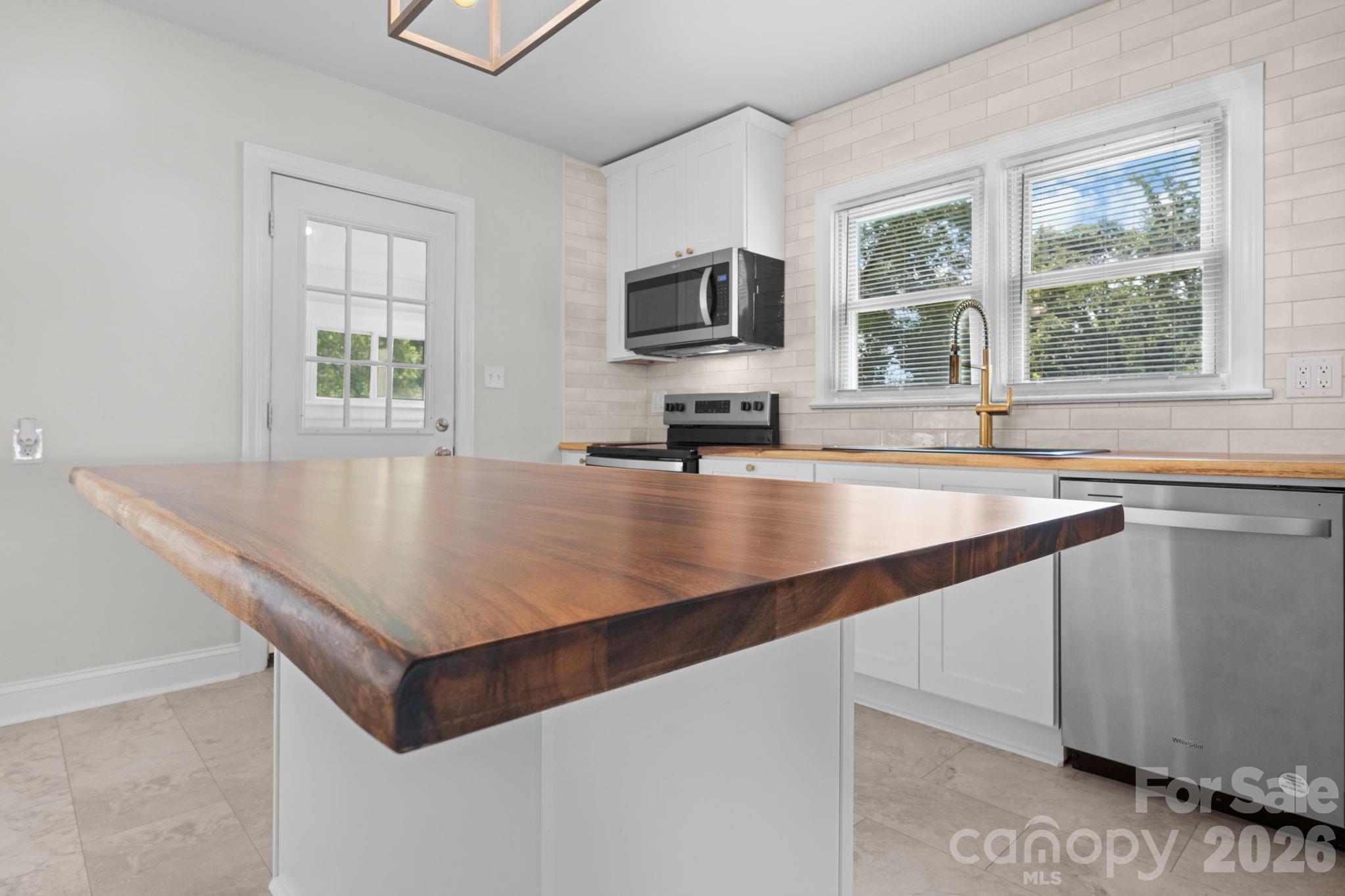 12 Ruth Avenue Property Photo 2