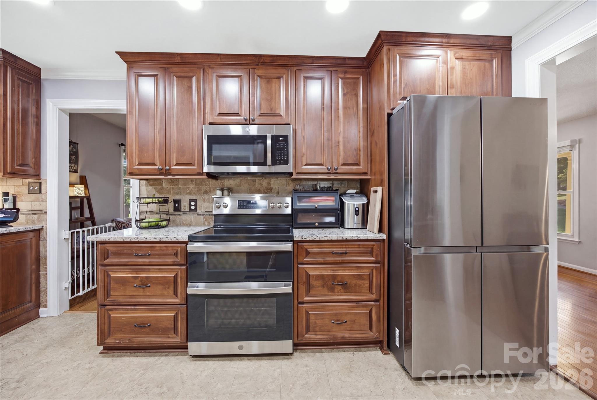 1002 Brookhaven Drive Property Photo 4
