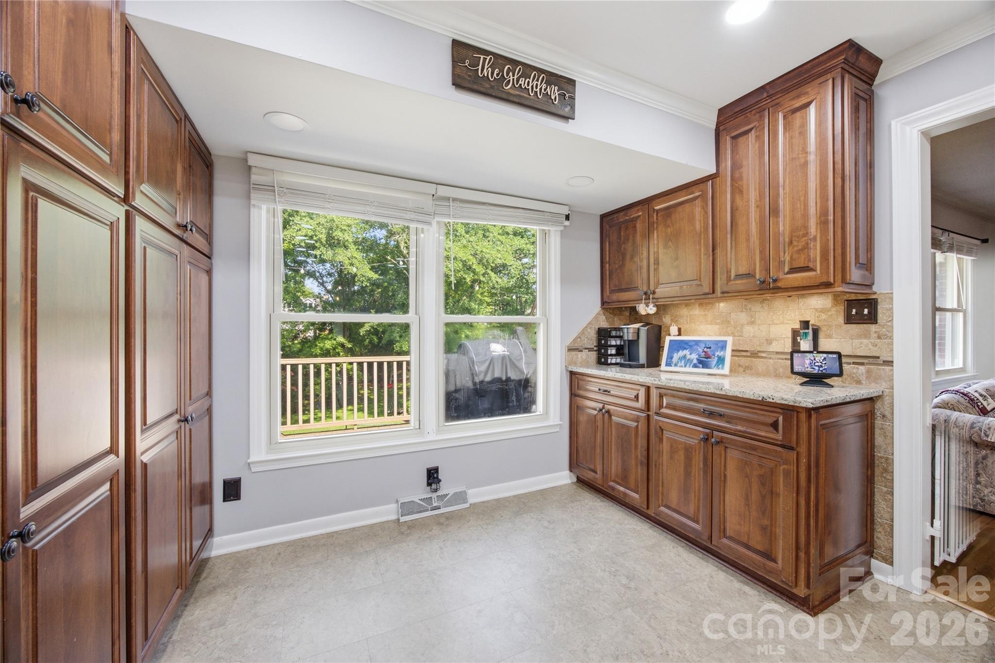 1002 Brookhaven Drive Property Photo 6