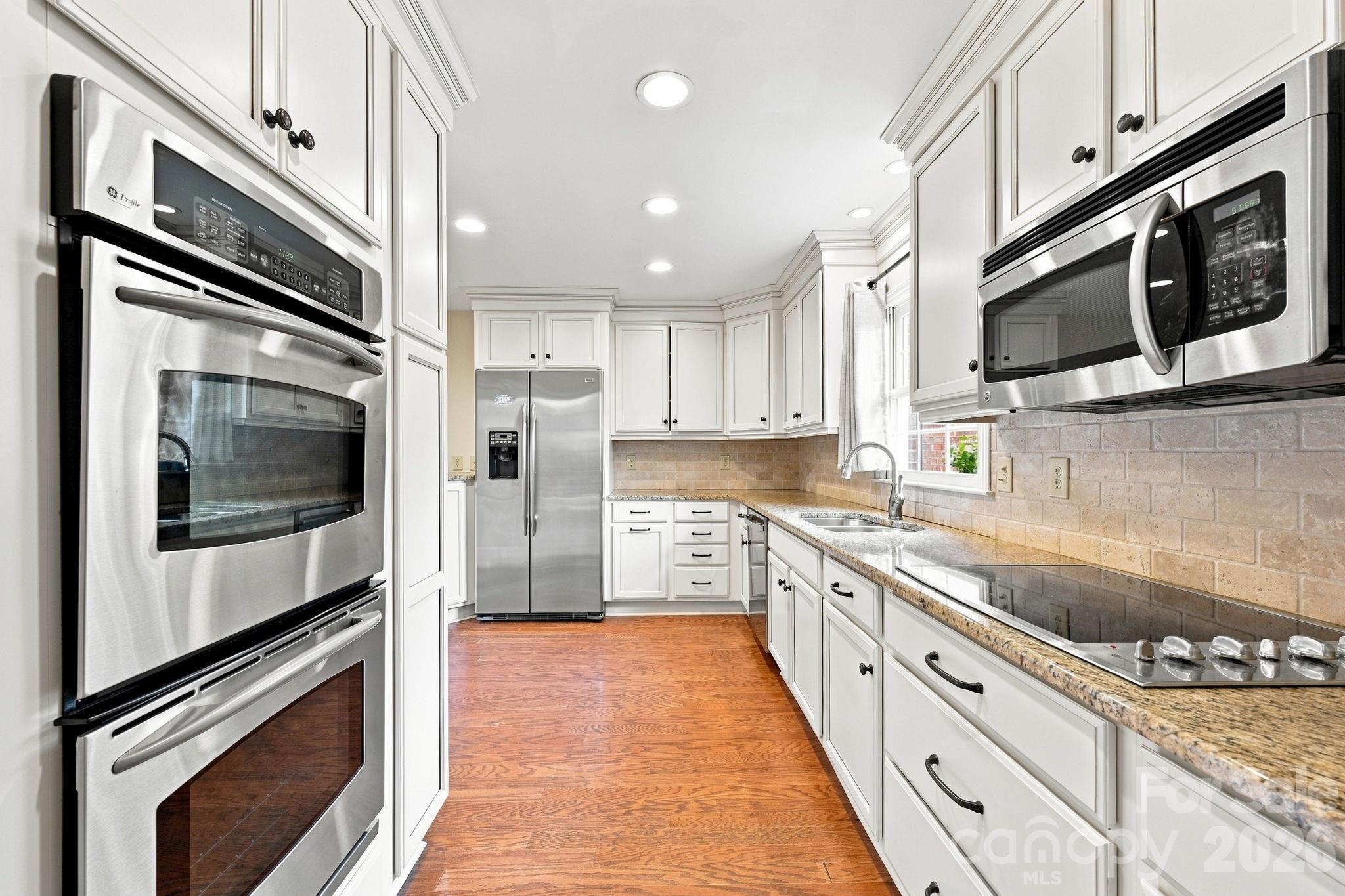3528 Broadfield Road Property Photo 3