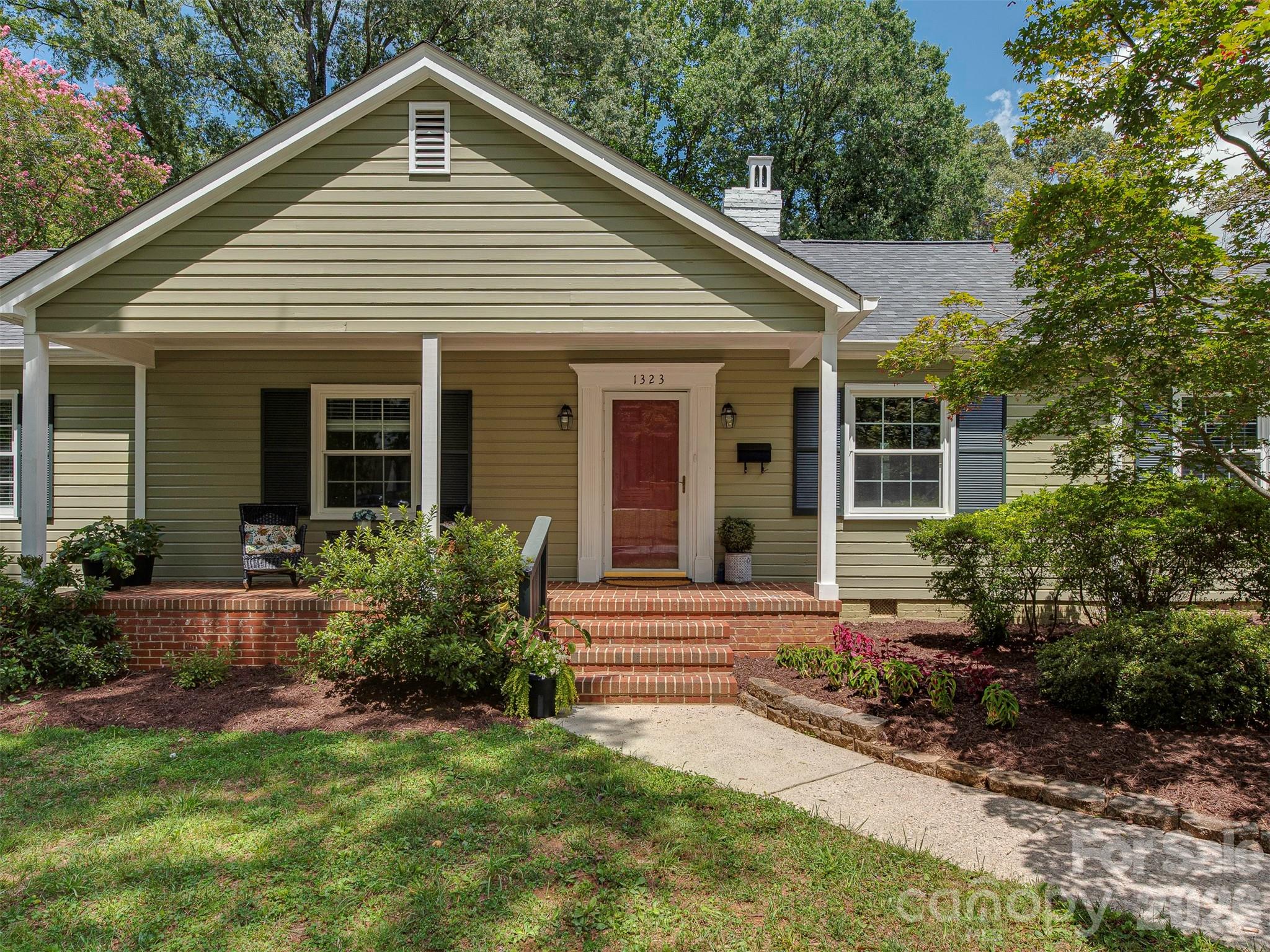 1323 Goodwin Avenue Property Photo 3