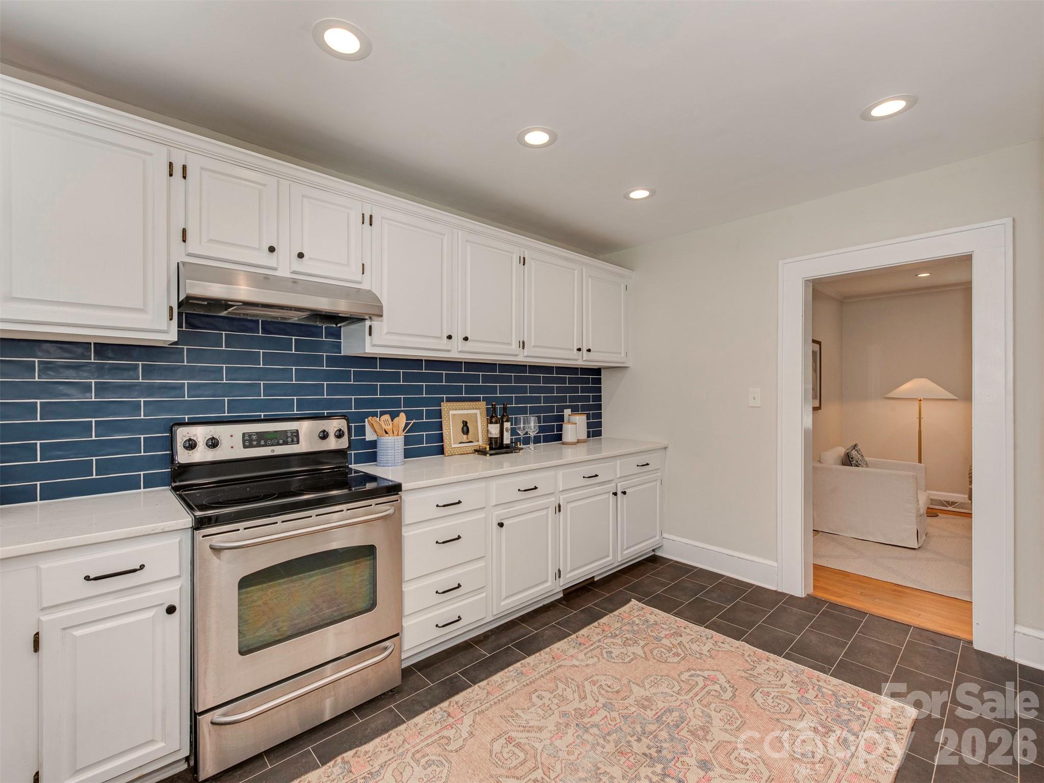 1323 Goodwin Avenue Property Photo 11