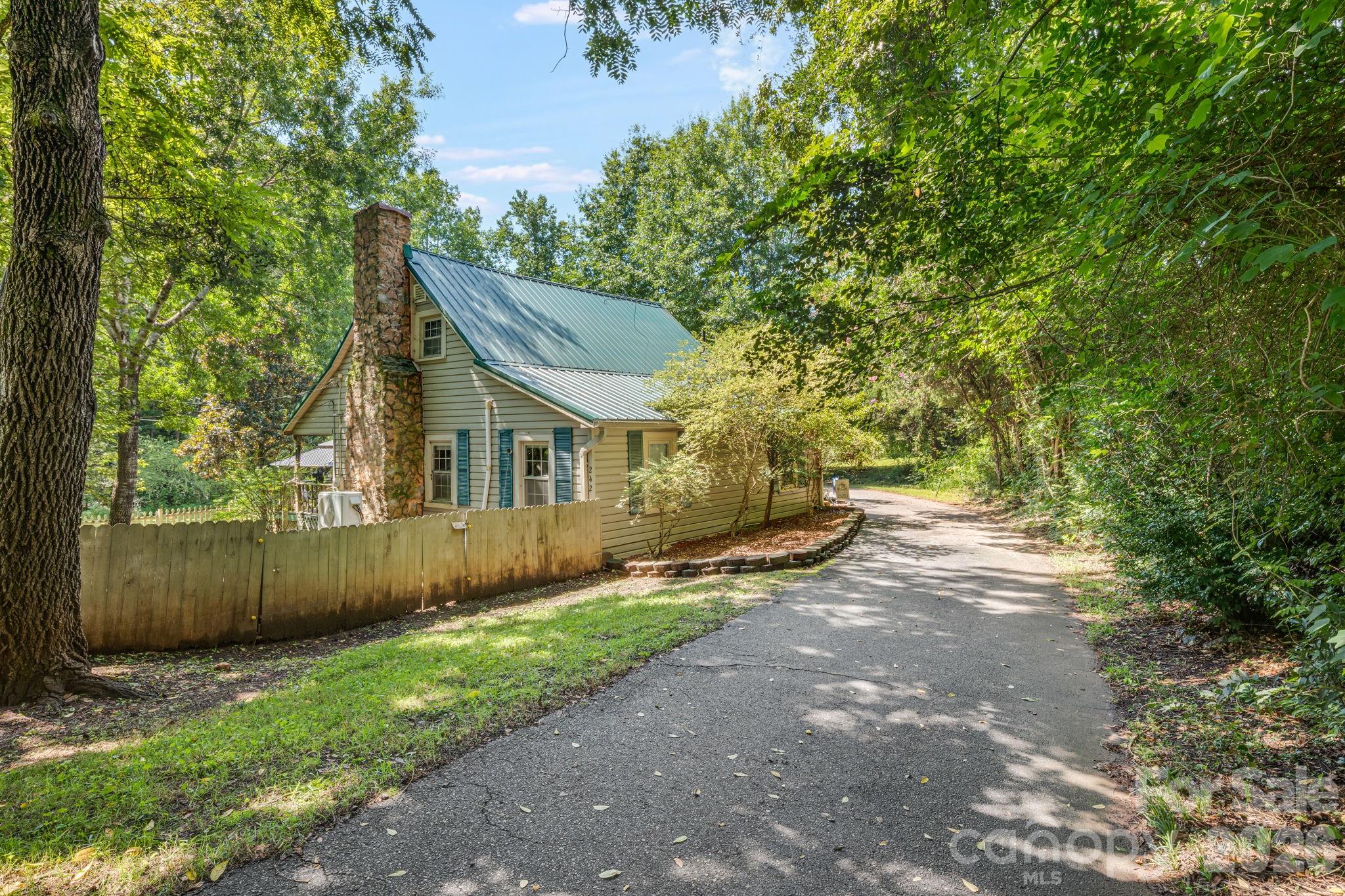 242 Whitney Boulevard Property Photo 4