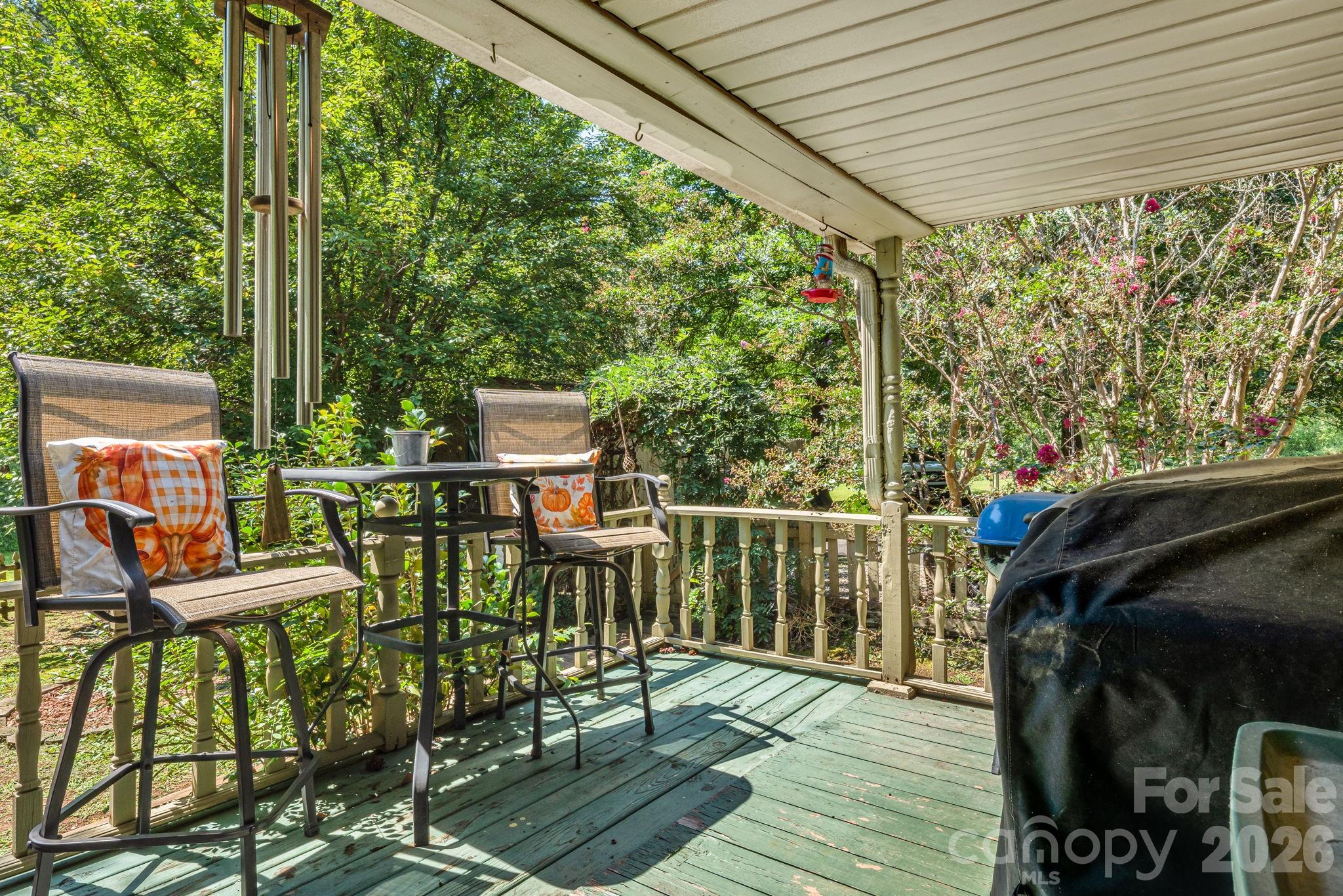 242 Whitney Boulevard Property Photo 16
