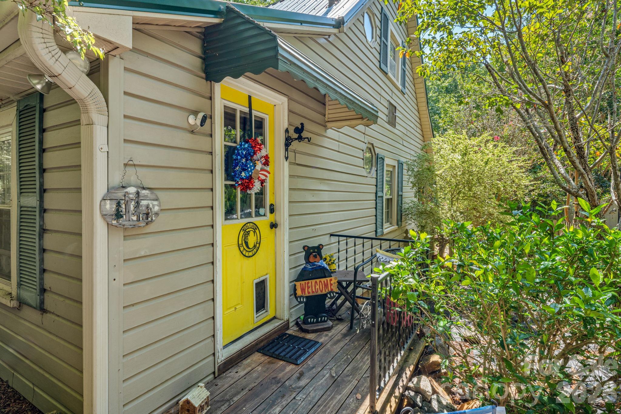242 Whitney Boulevard Property Photo 18
