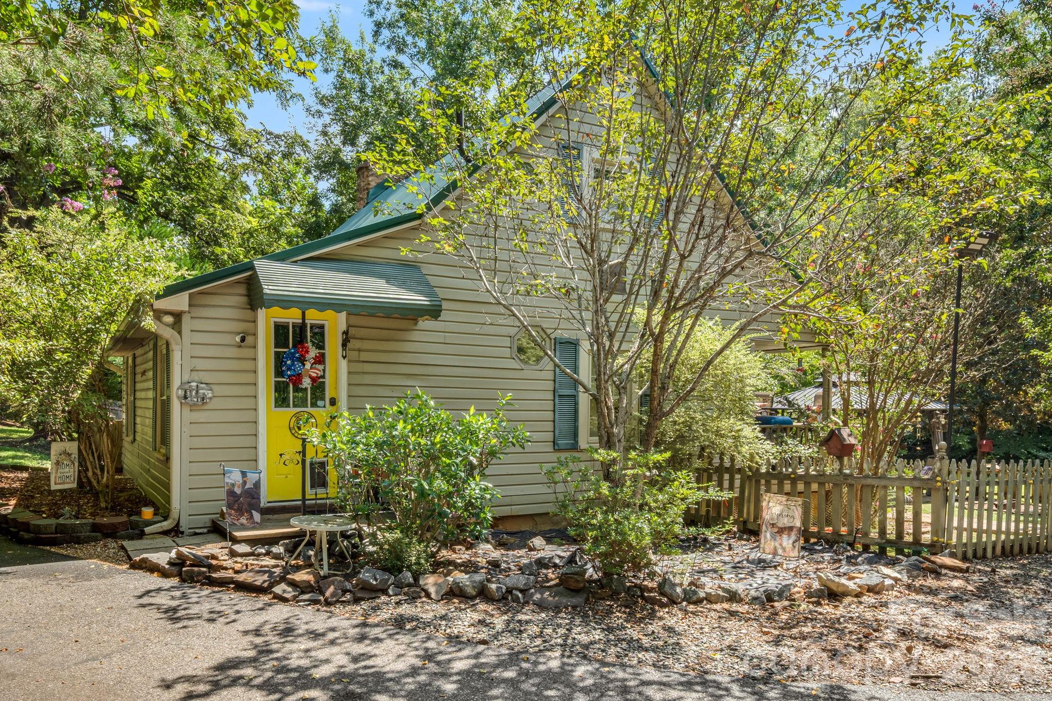 242 Whitney Boulevard Property Photo 19