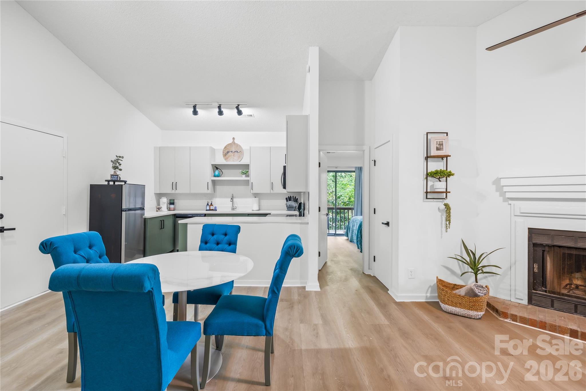 4130 Charlotte Highway C Property Photo 3