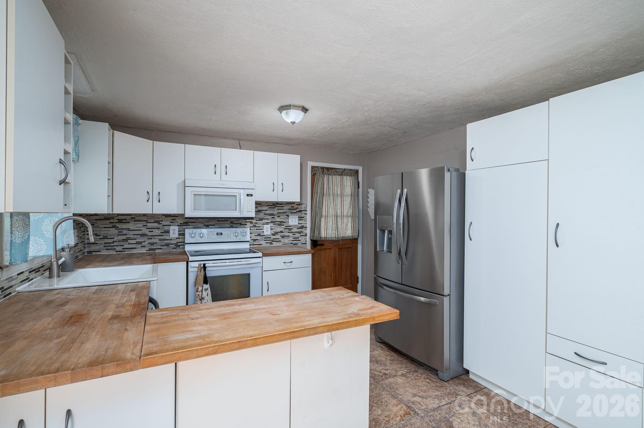 1369 Chancellor Drive Property Photo 7