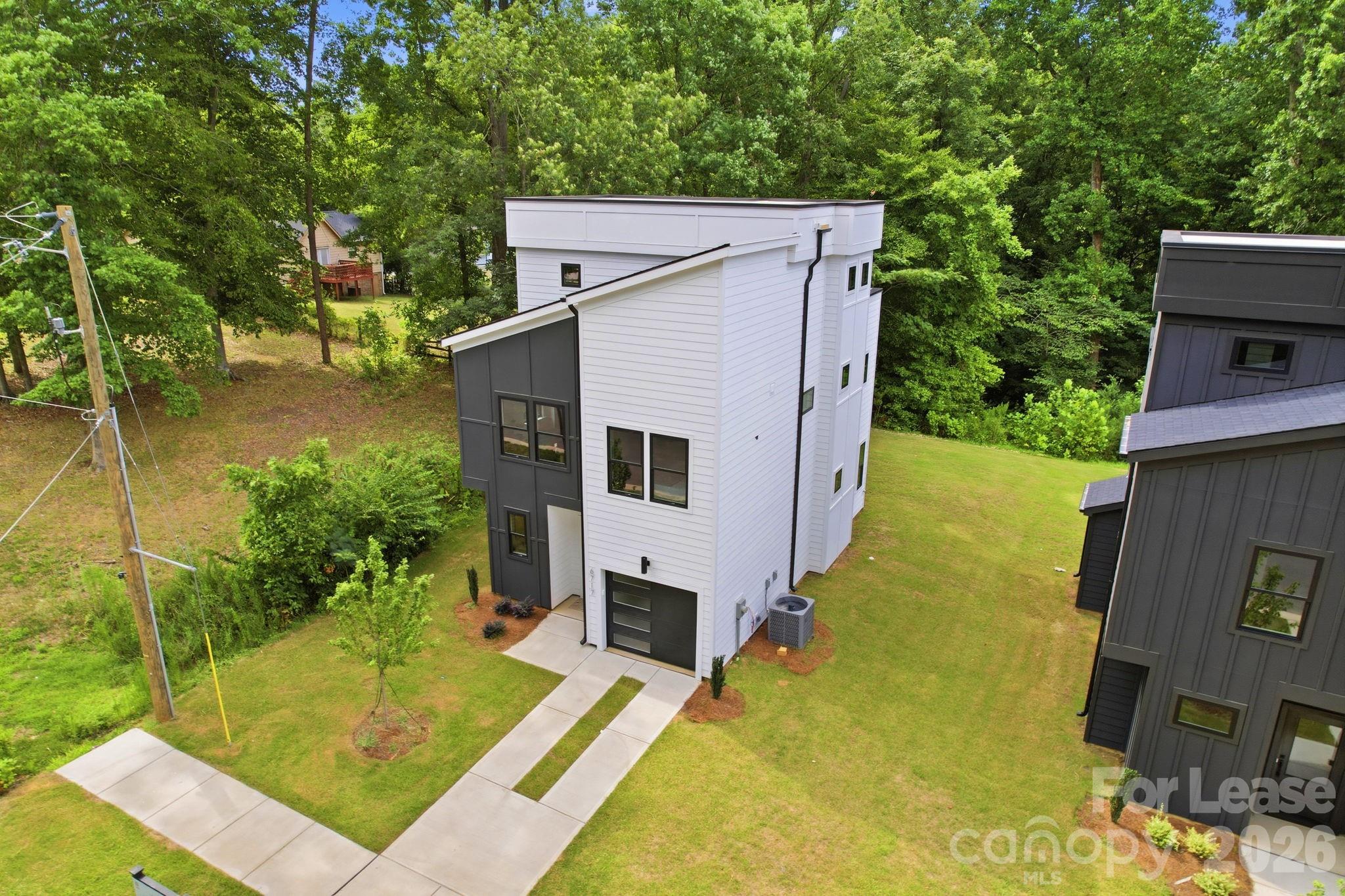 6717 Tracy Avenue Property Photo 3