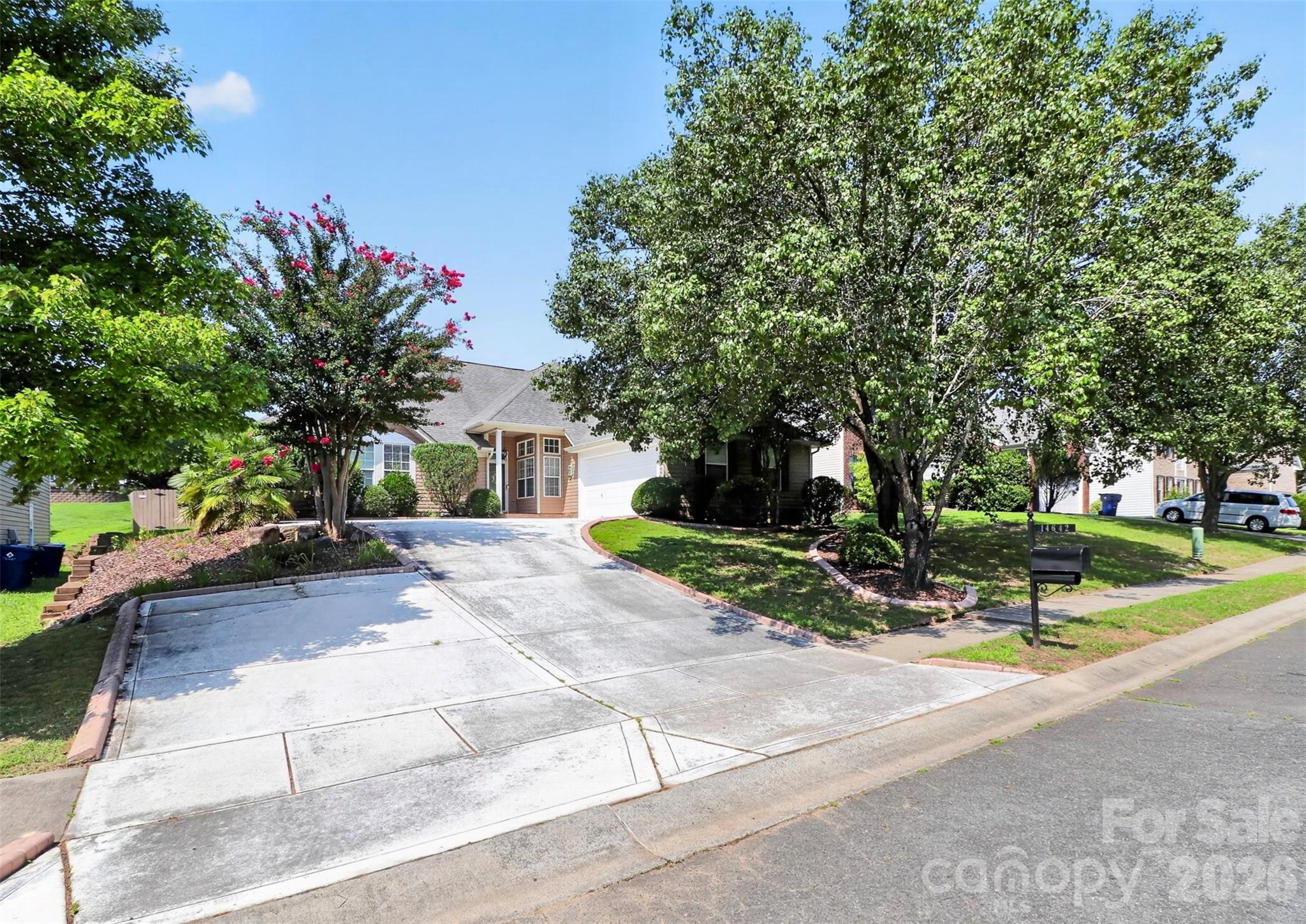 14642 Hawick Manor Lane Property Photo 2