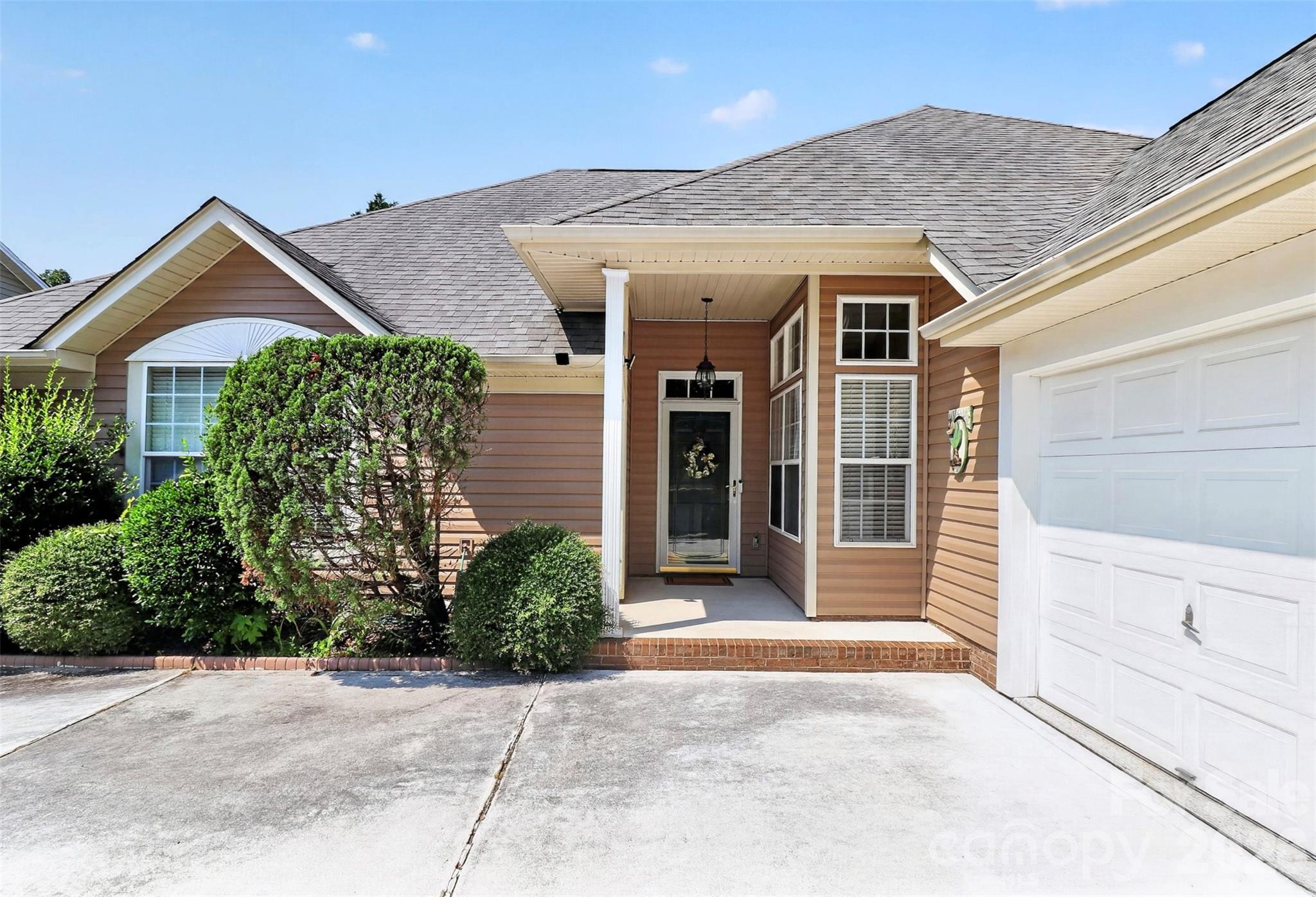 14642 Hawick Manor Lane Property Photo 4