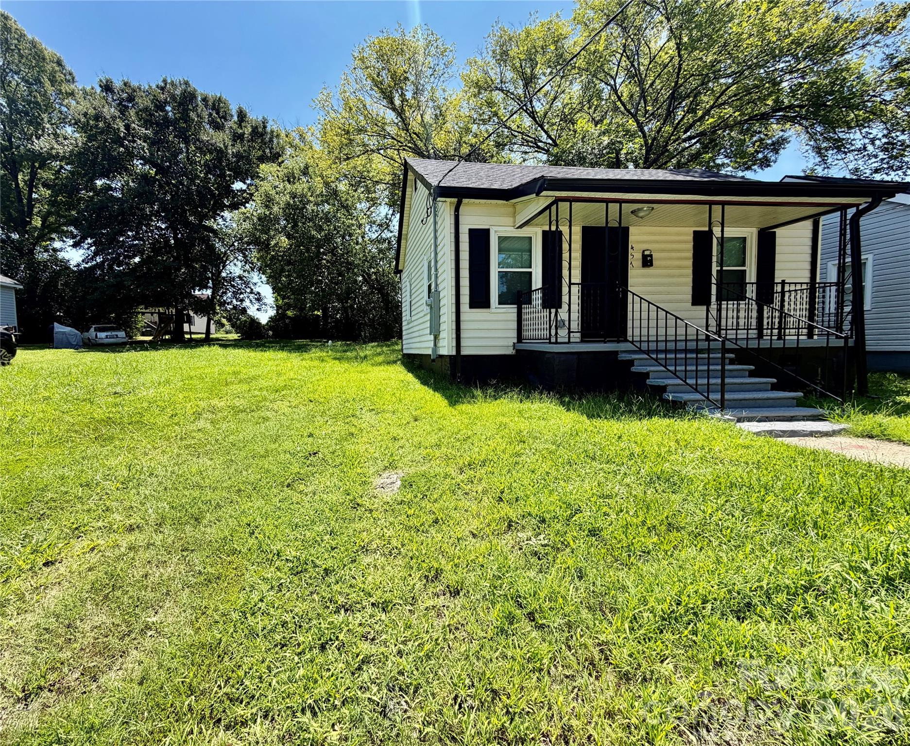 457 Fewell Street Property Photo 2