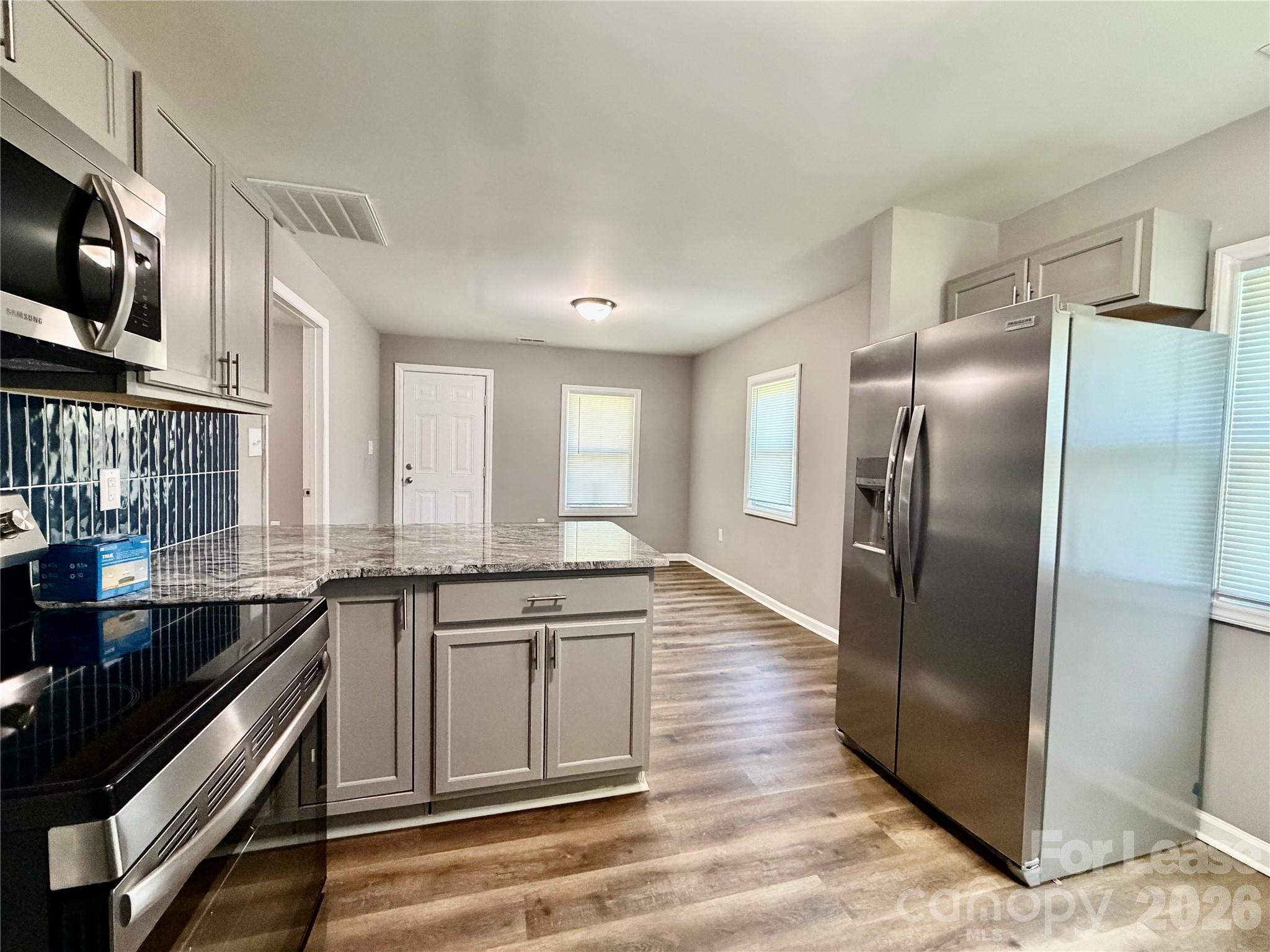 457 Fewell Street Property Photo 4